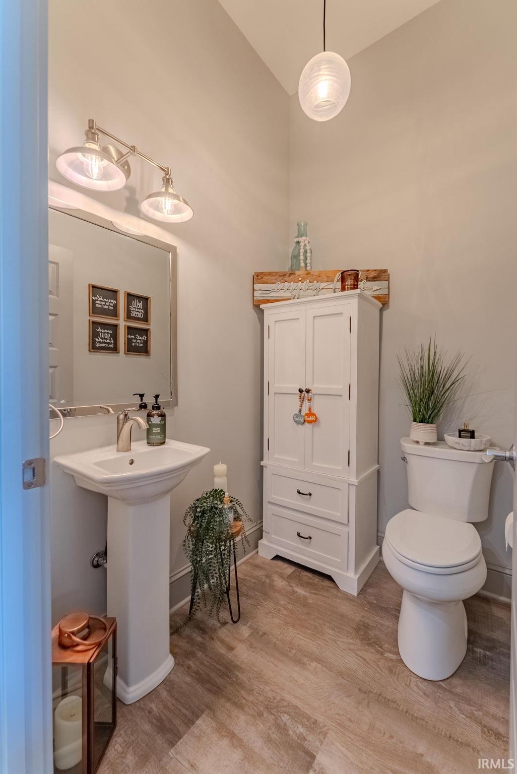 Photo 20 of 76 W Canal Street