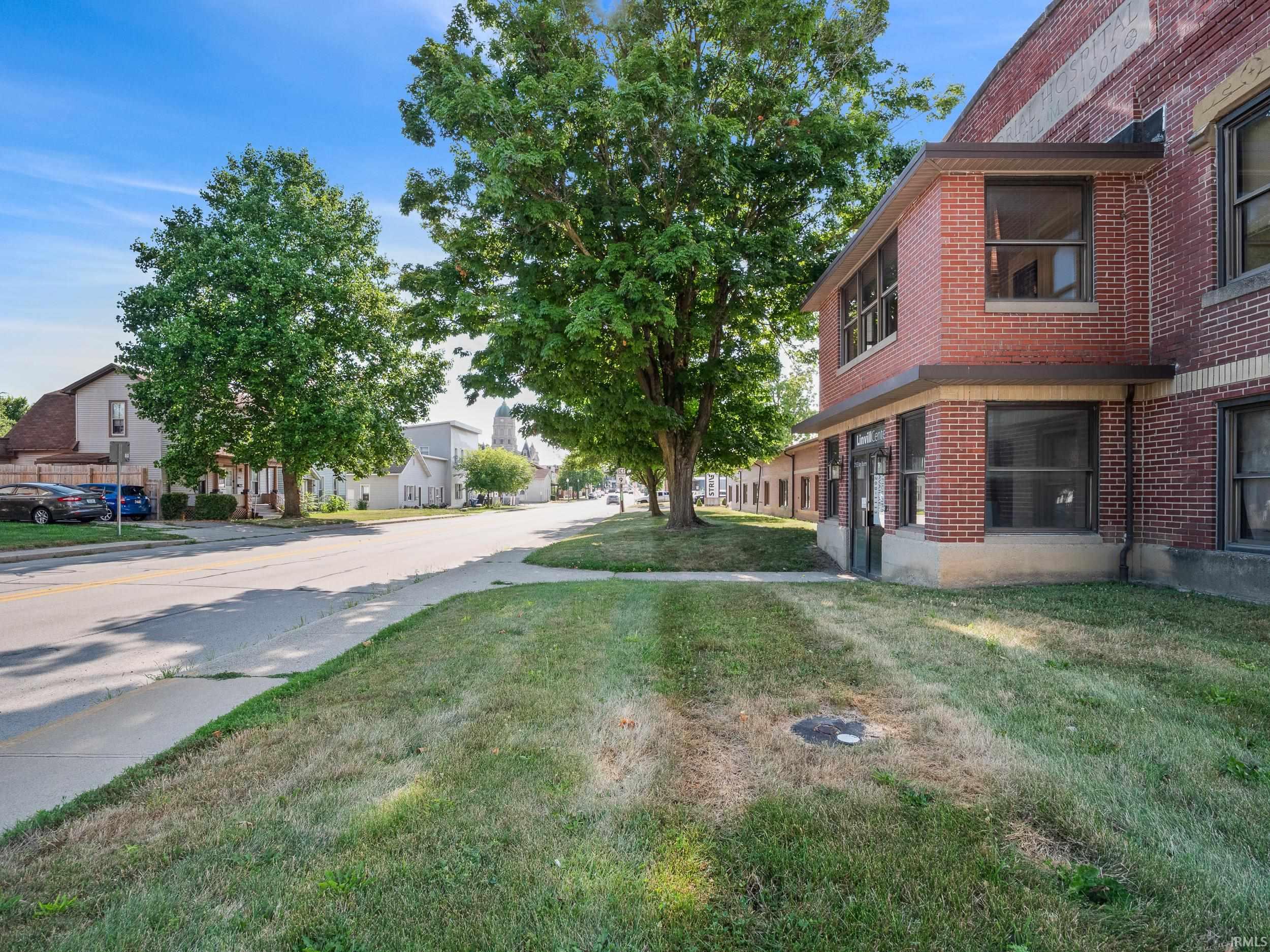 Photo 2 of 215 E Van Buren Street