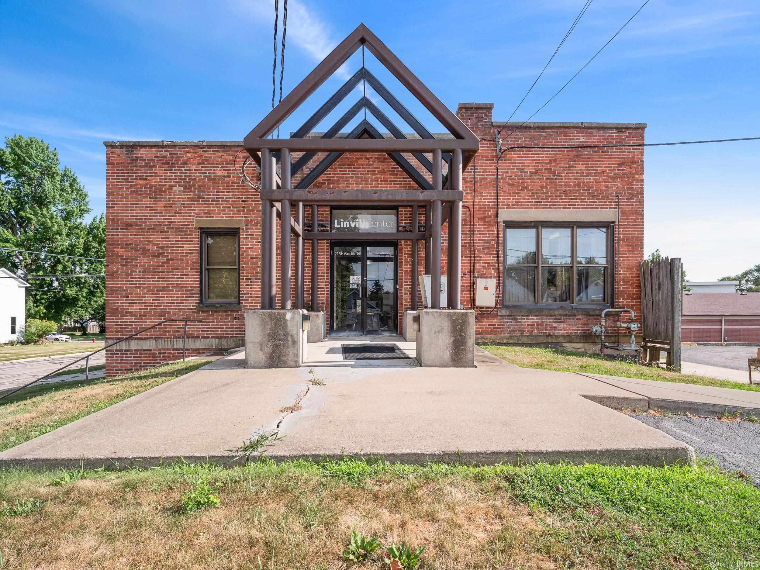 Photo 4 of 215 E Van Buren Street