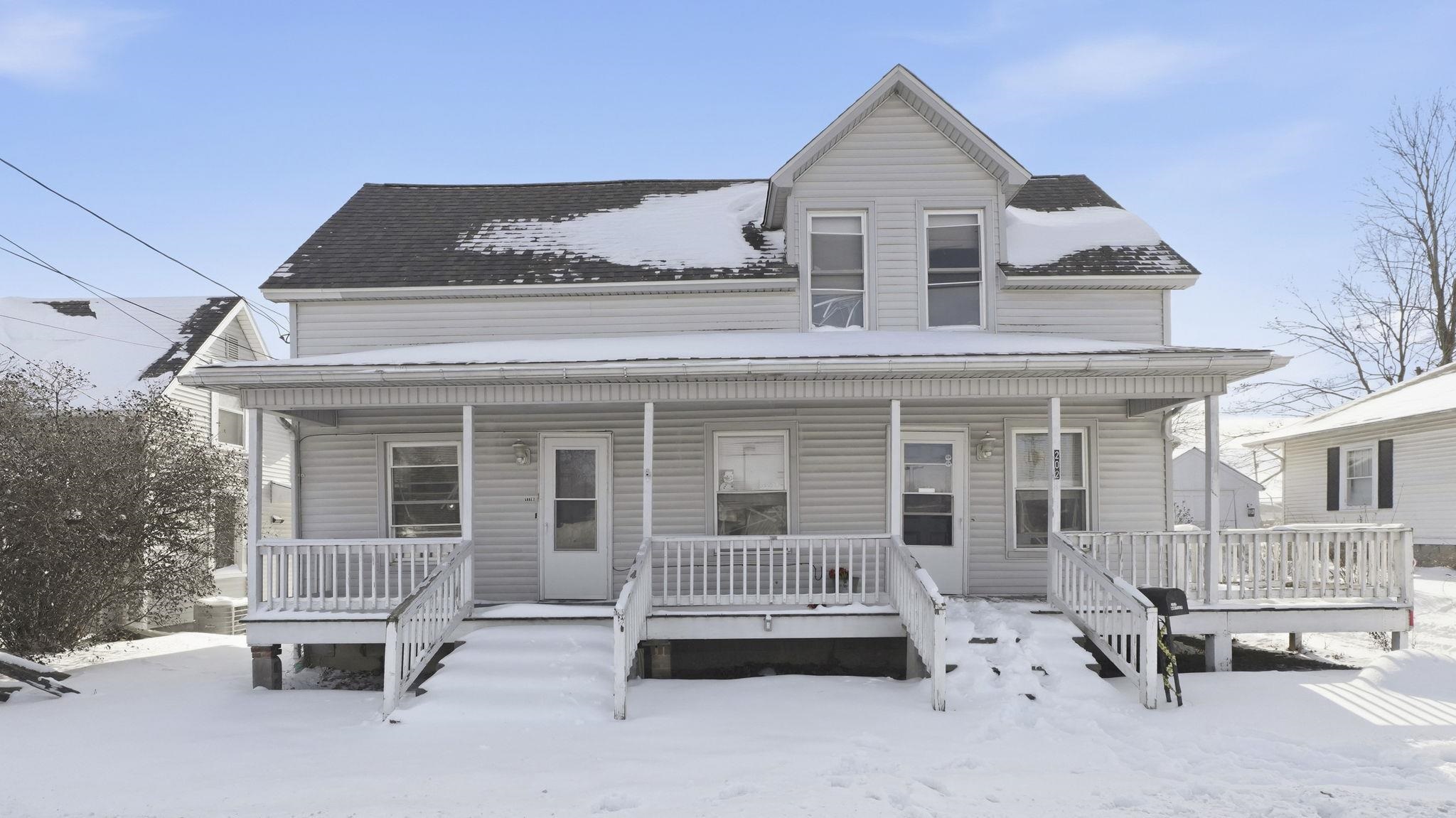 Photo 0 of 202 E Whitley Street