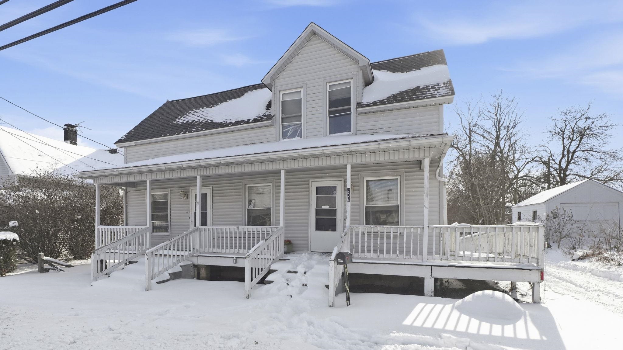 Photo 1 of 202 E Whitley Street