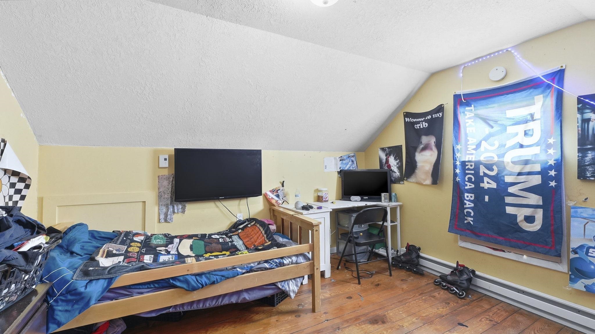 Photo 15 of 202 E Whitley Street