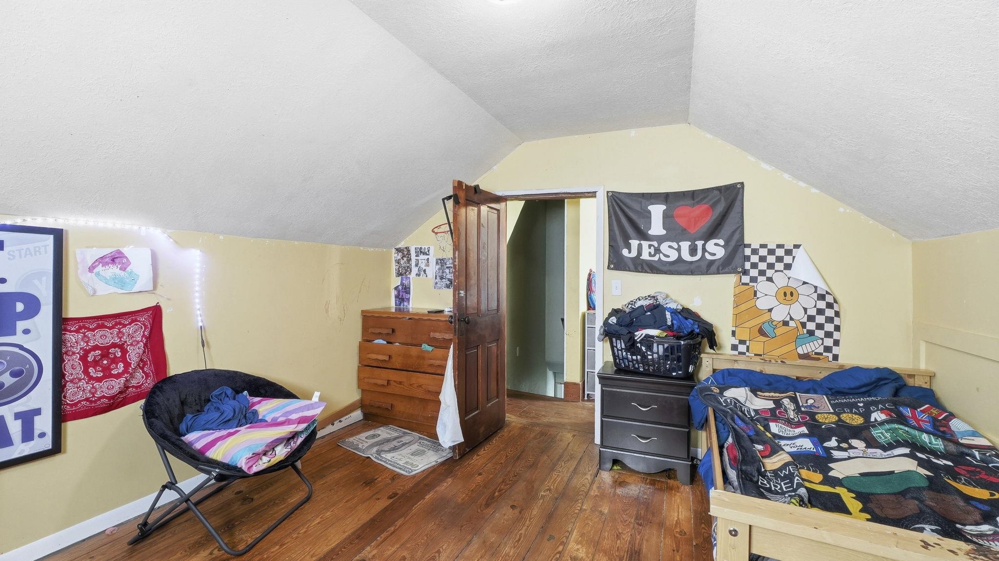 Photo 16 of 202 E Whitley Street