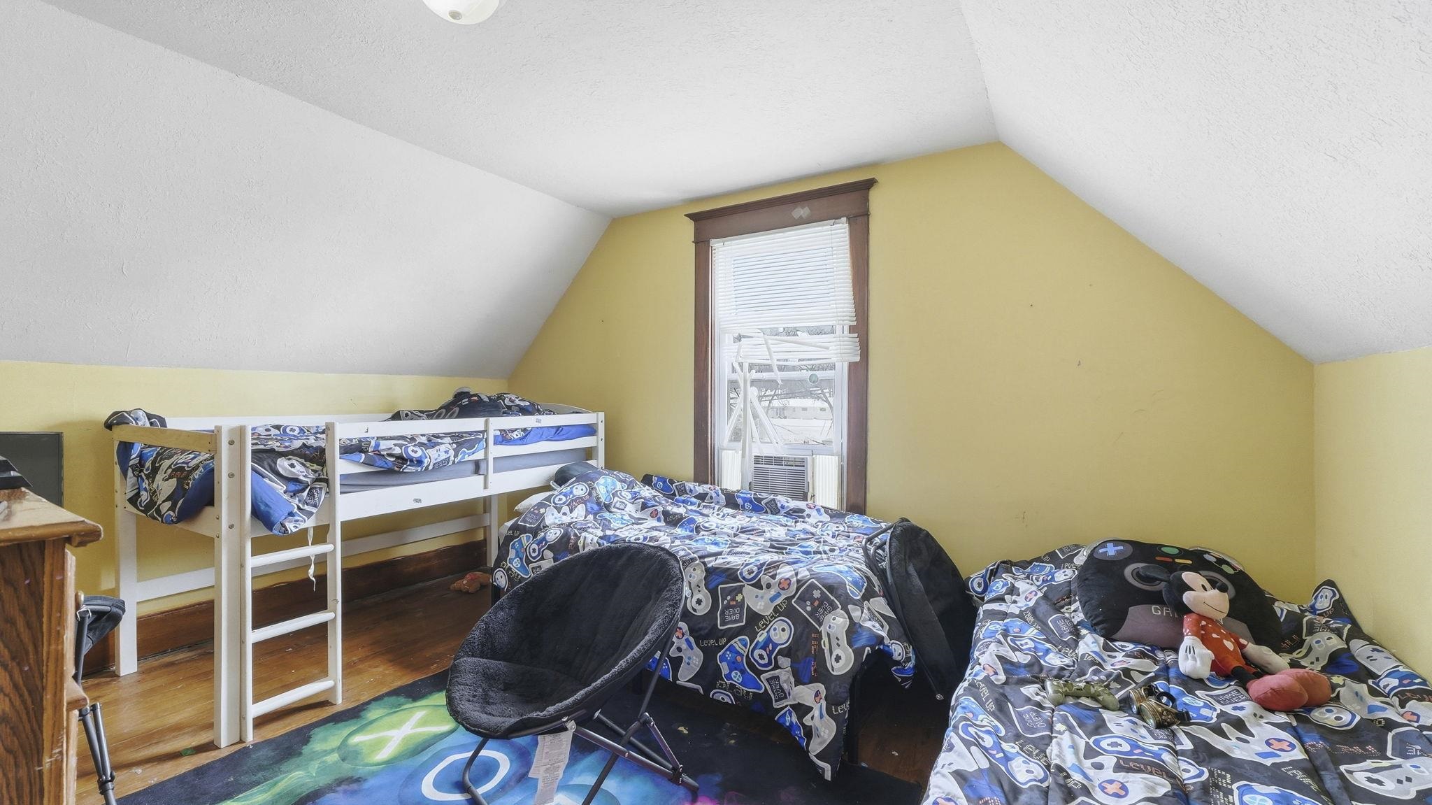 Photo 17 of 202 E Whitley Street