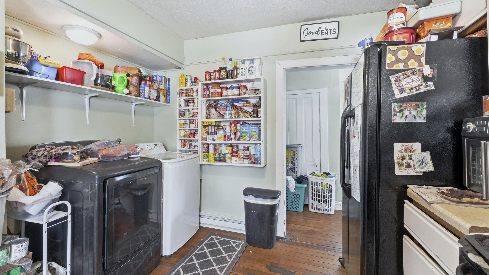 Photo 7 of 202 E Whitley Street