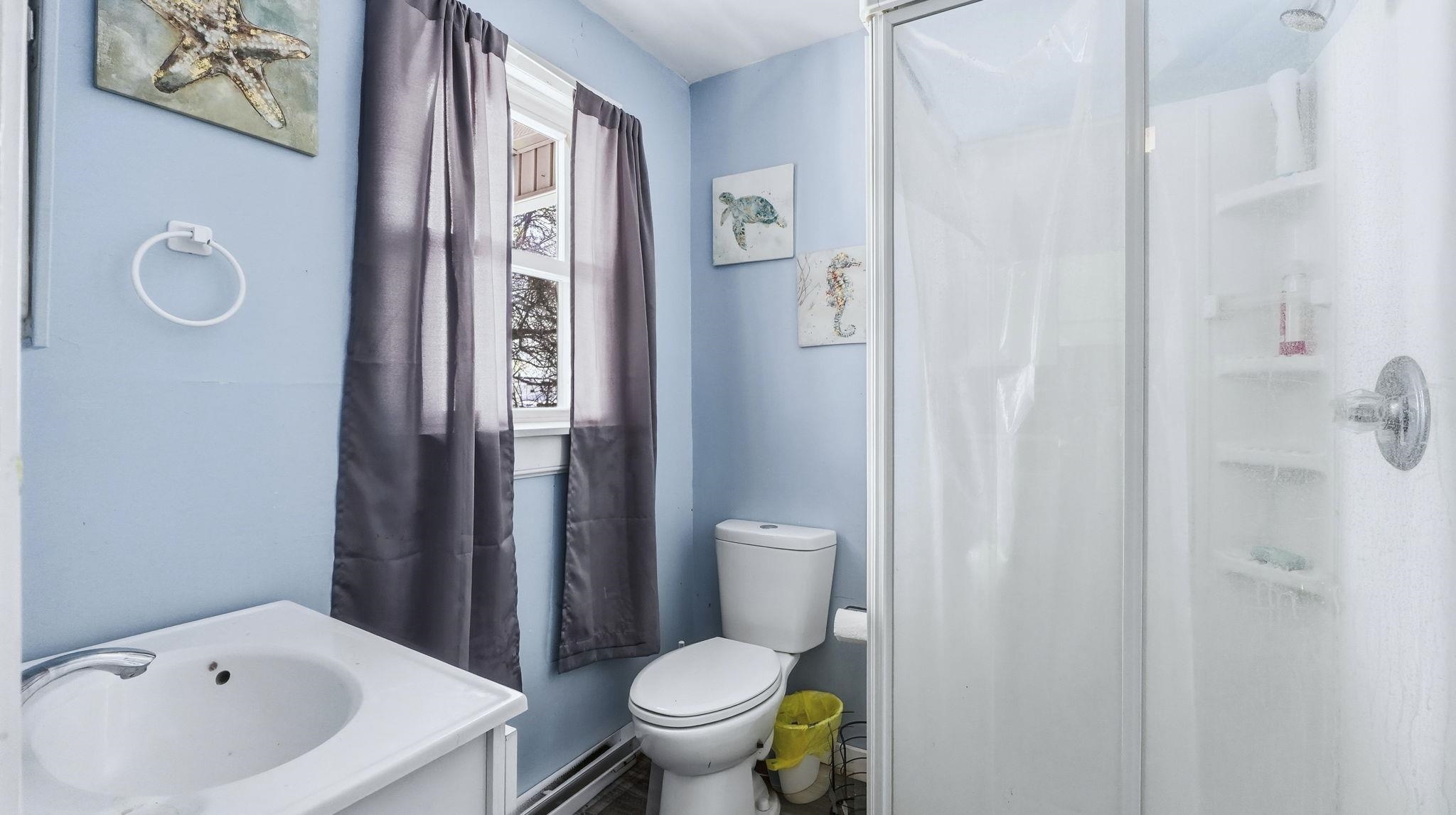 Photo 8 of 202 E Whitley Street