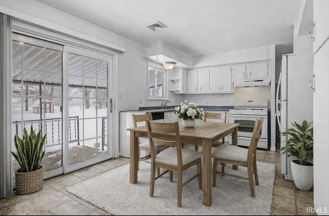 Photo 2 of 54719 Eisenhower Drive