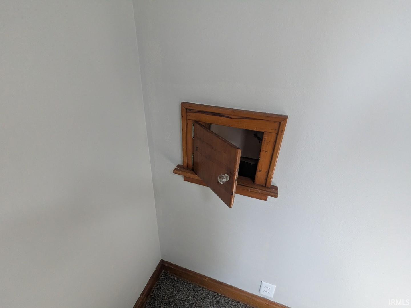 Detailed view of baseboards