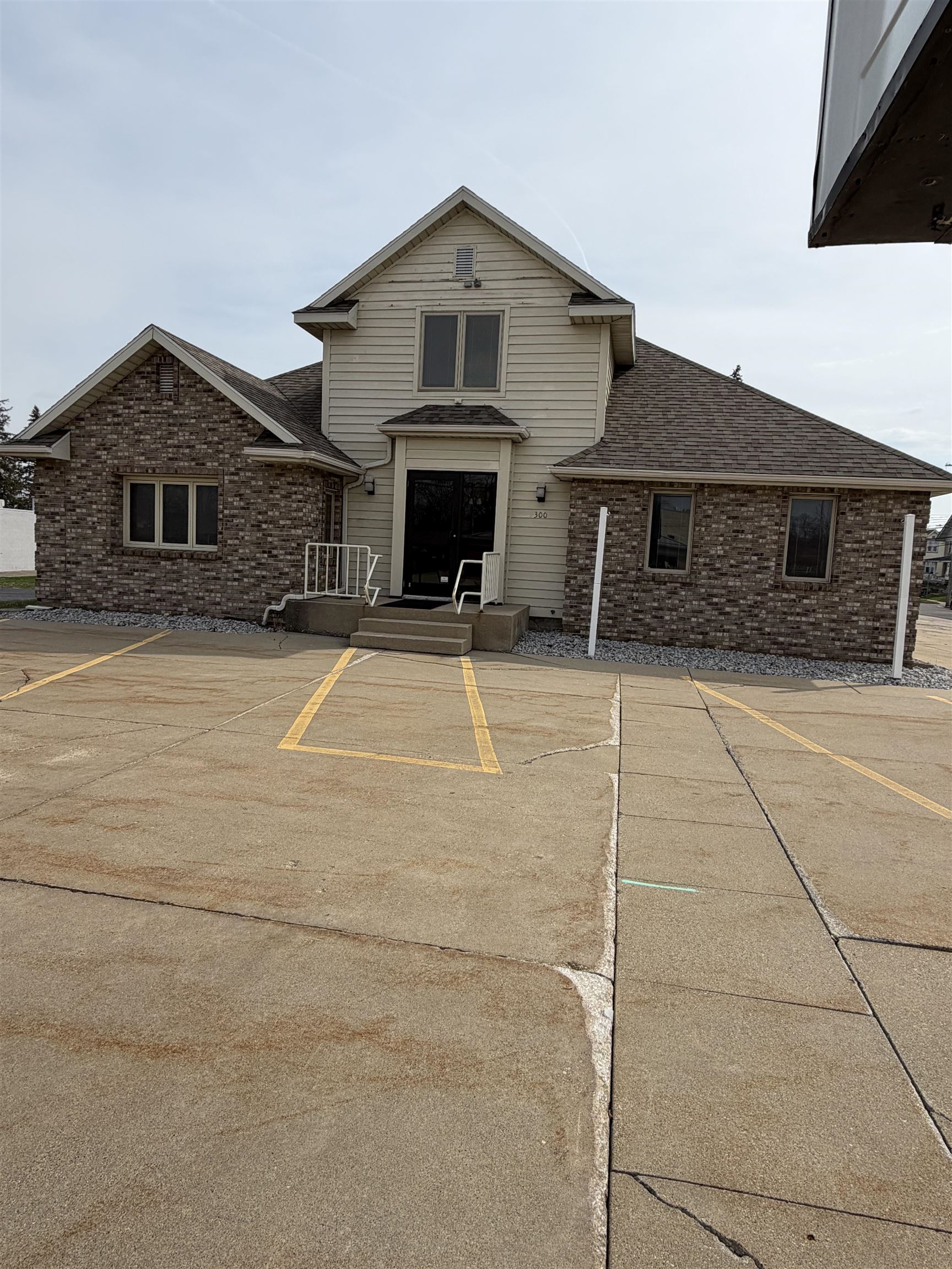 Photo 0 of 300 N Wayne Street