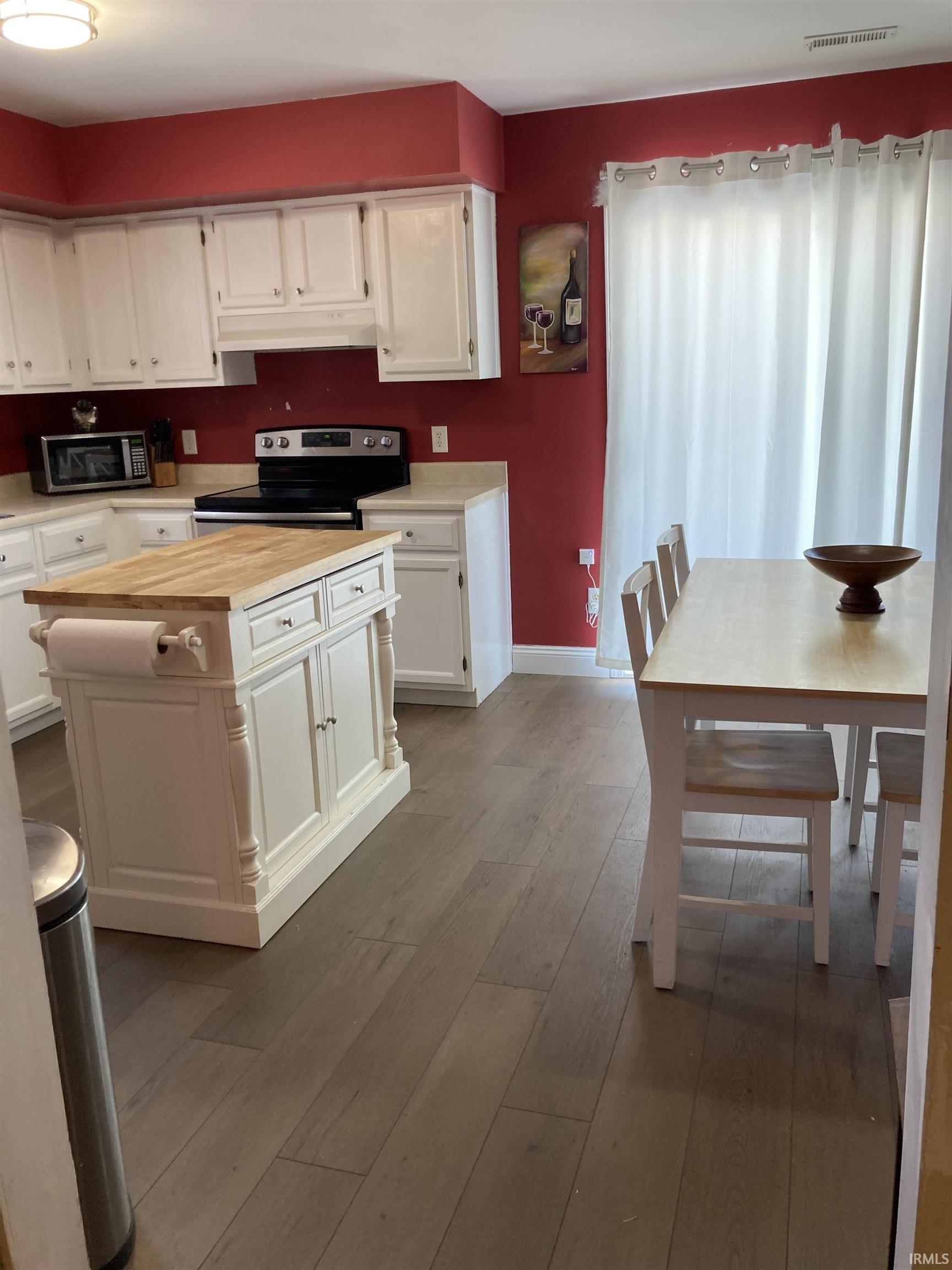 Photo 10 of 711 Sandalwood Drive