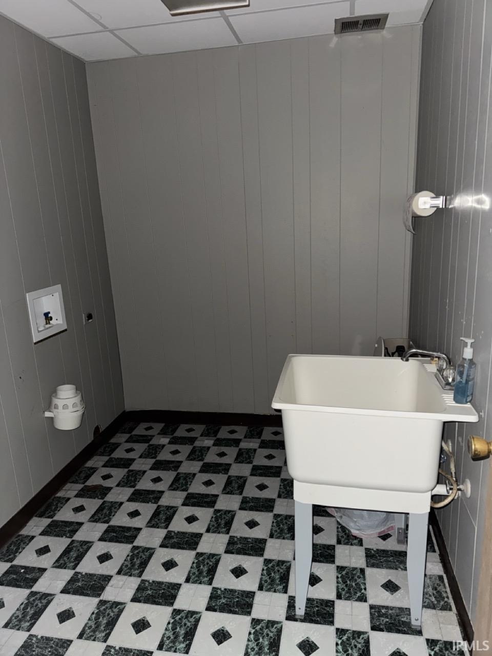 Photo 8 of 111 N Walnut Street