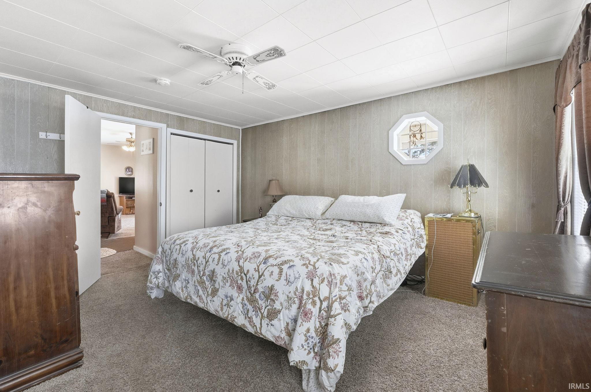 Bedroom featuring carpet flooring, a ceiling fan, and a closet