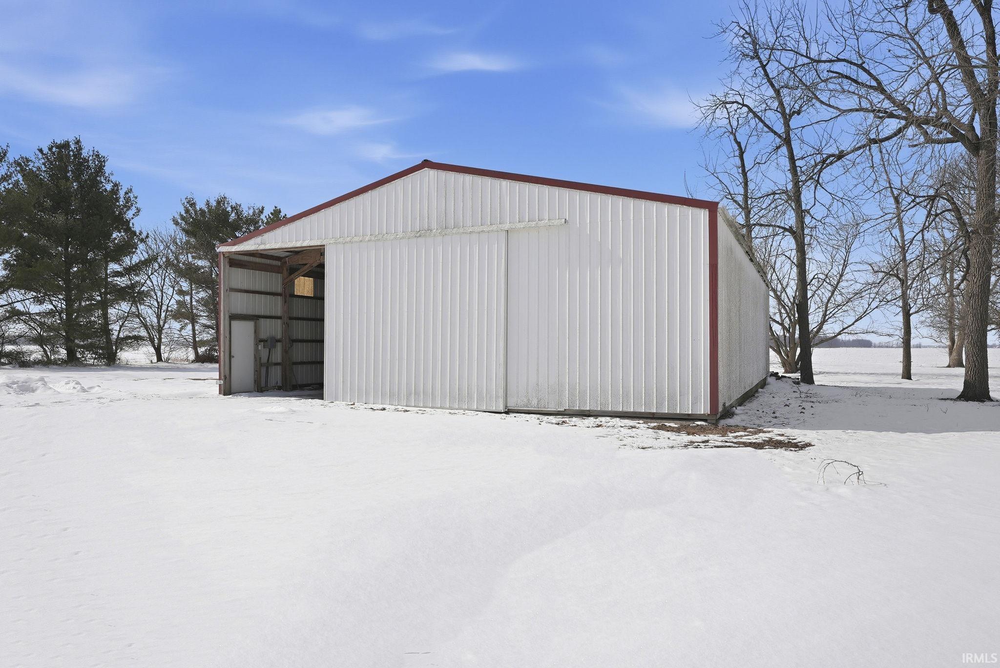 Snow covered structure featuring a pole building