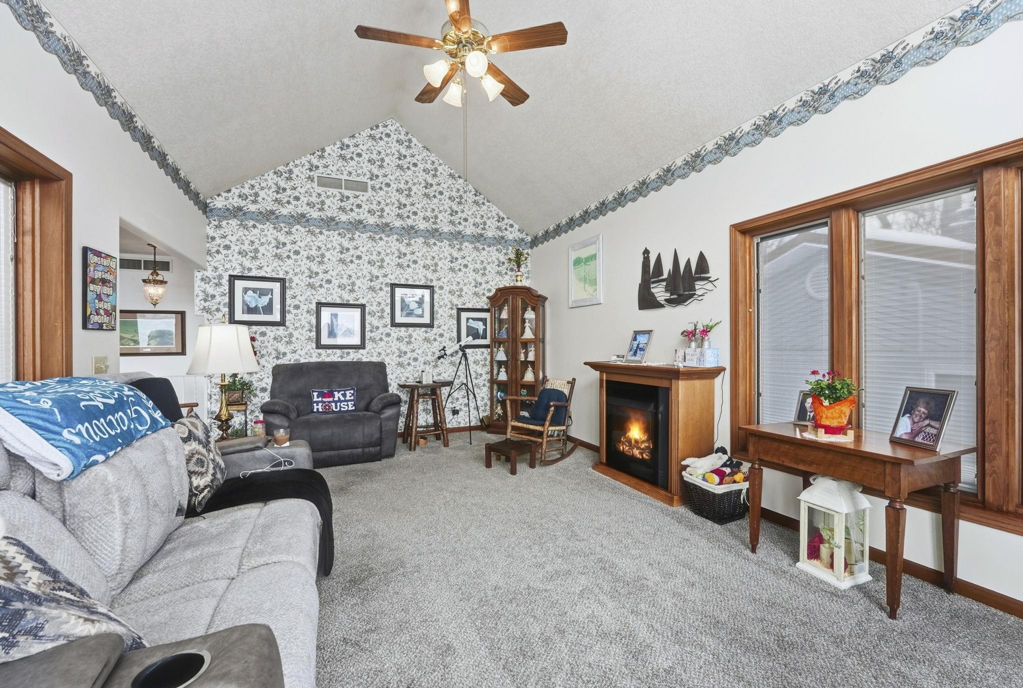 Photo 16 of 610 N Albert Eckert Drive