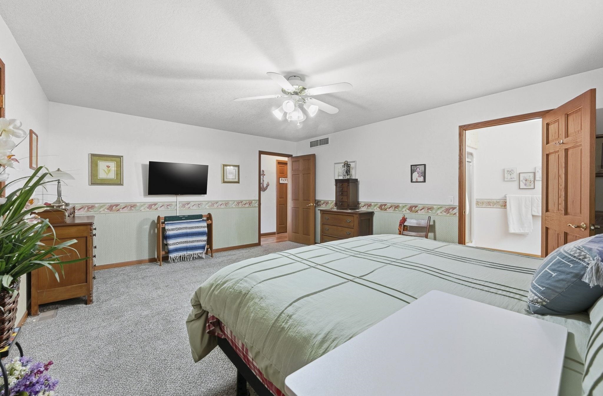 Photo 17 of 610 N Albert Eckert Drive