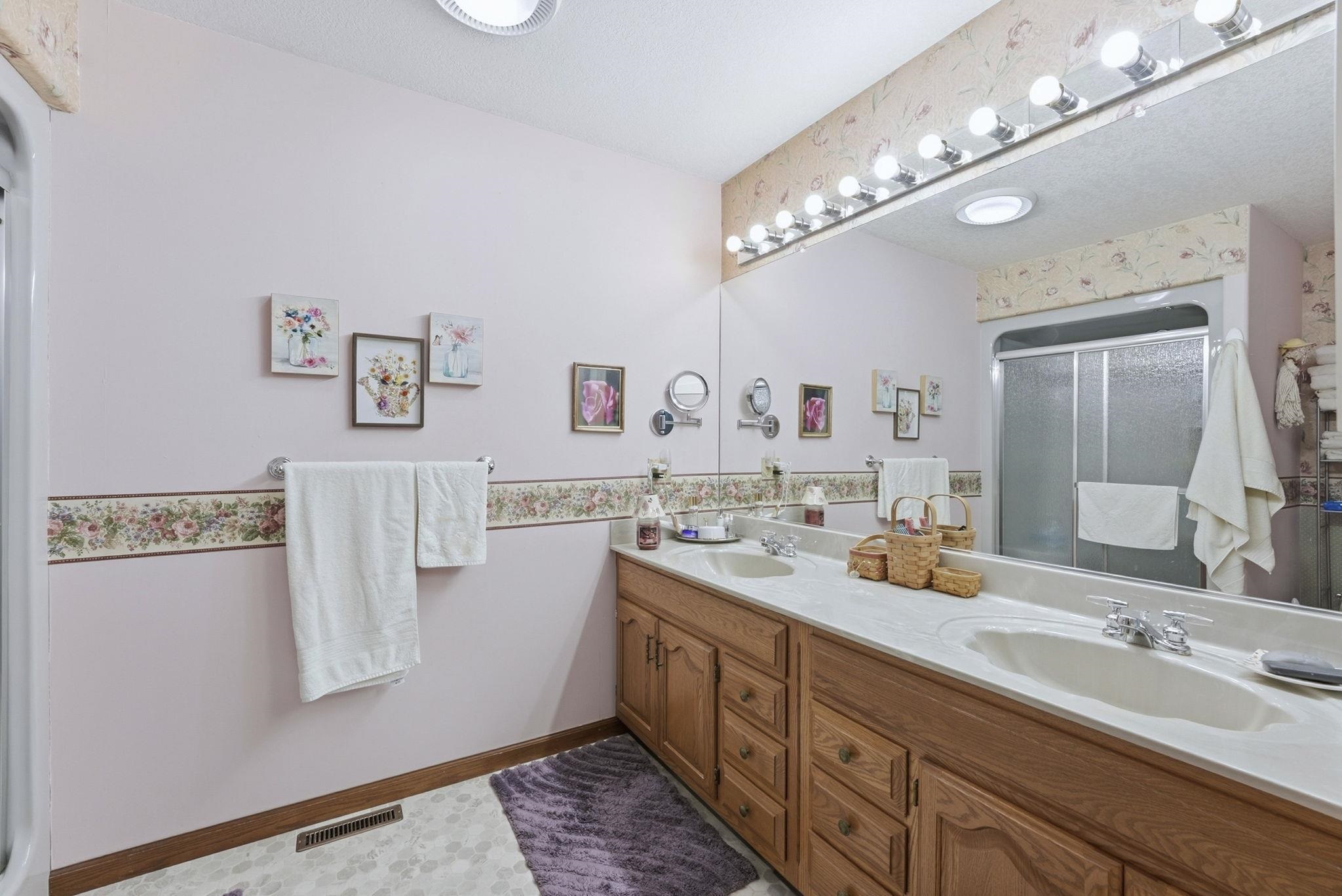 Photo 18 of 610 N Albert Eckert Drive