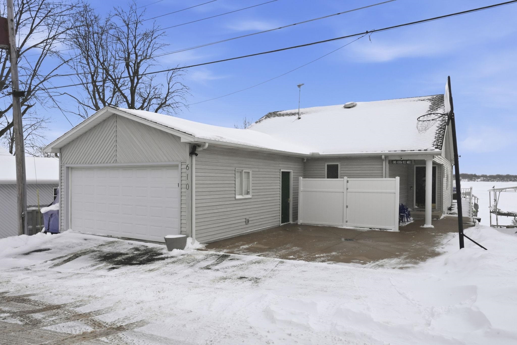 Photo 31 of 610 N Albert Eckert Drive