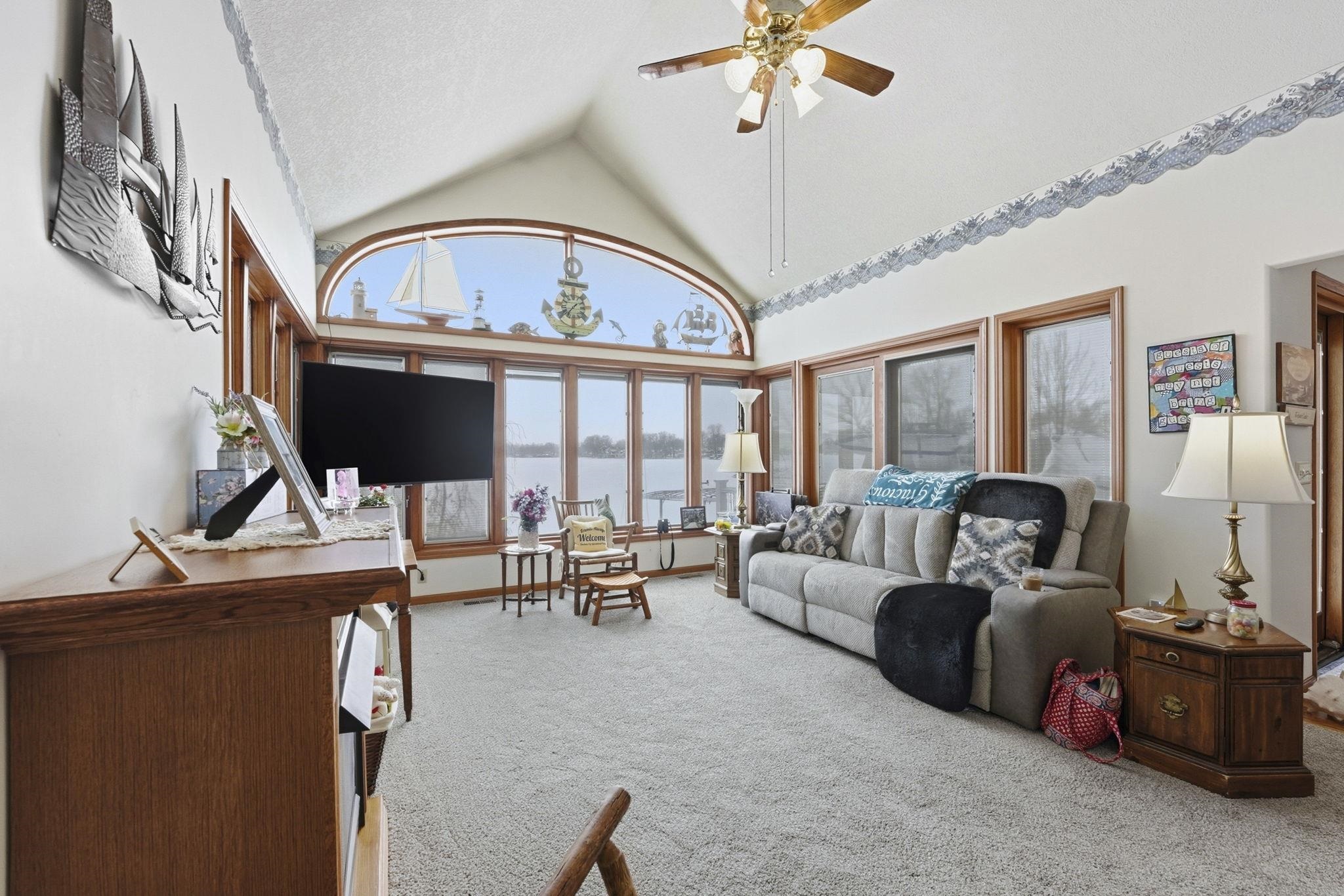 Photo 4 of 610 N Albert Eckert Drive