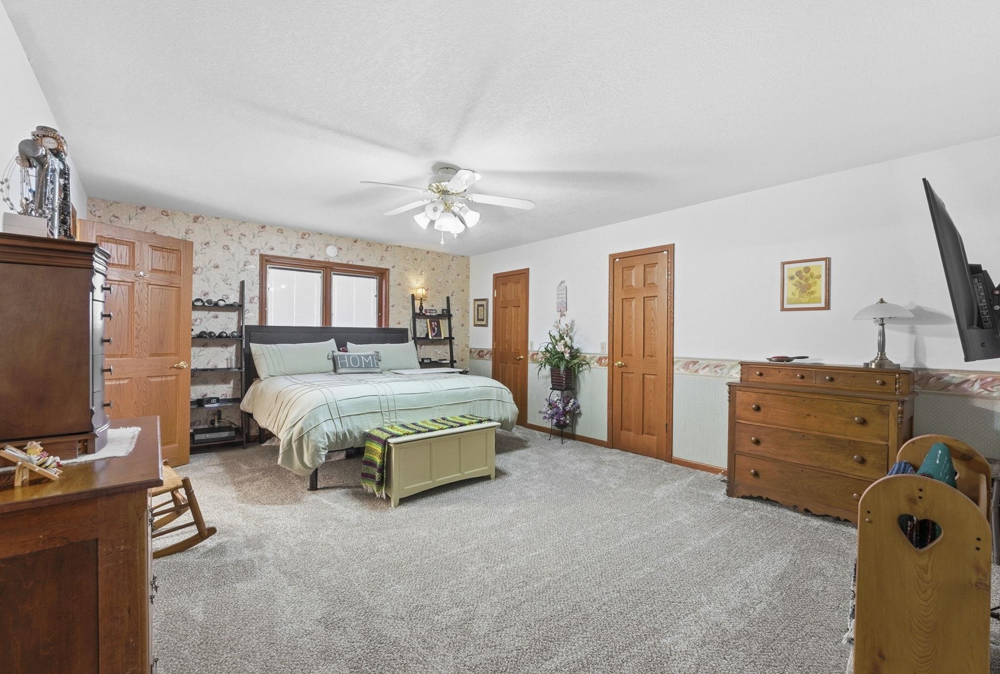 Photo 6 of 610 N Albert Eckert Drive