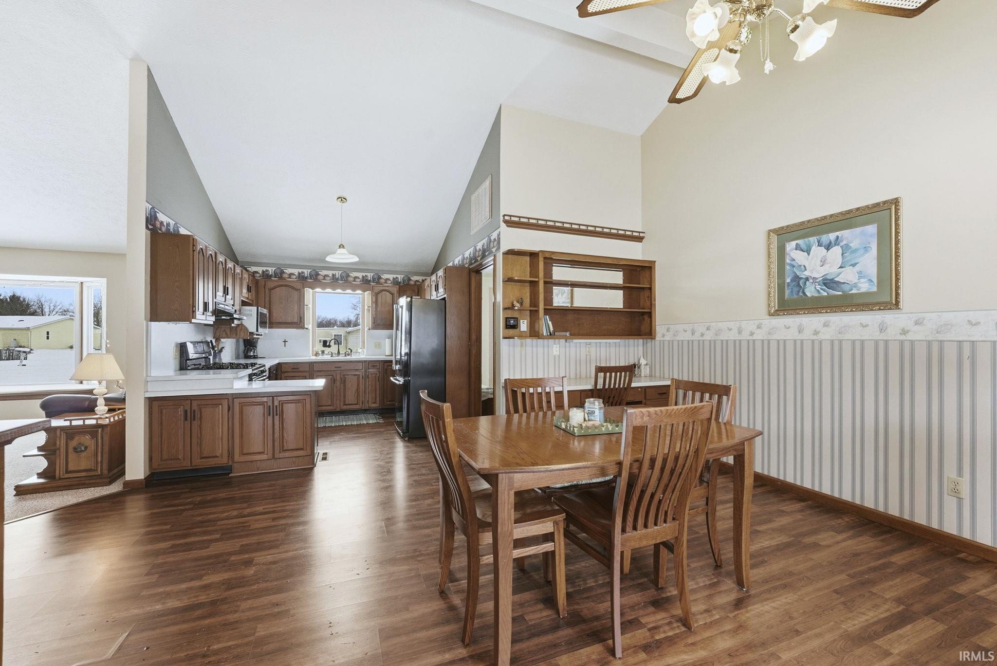 Photo 3 of 2105 Oakwood Drive