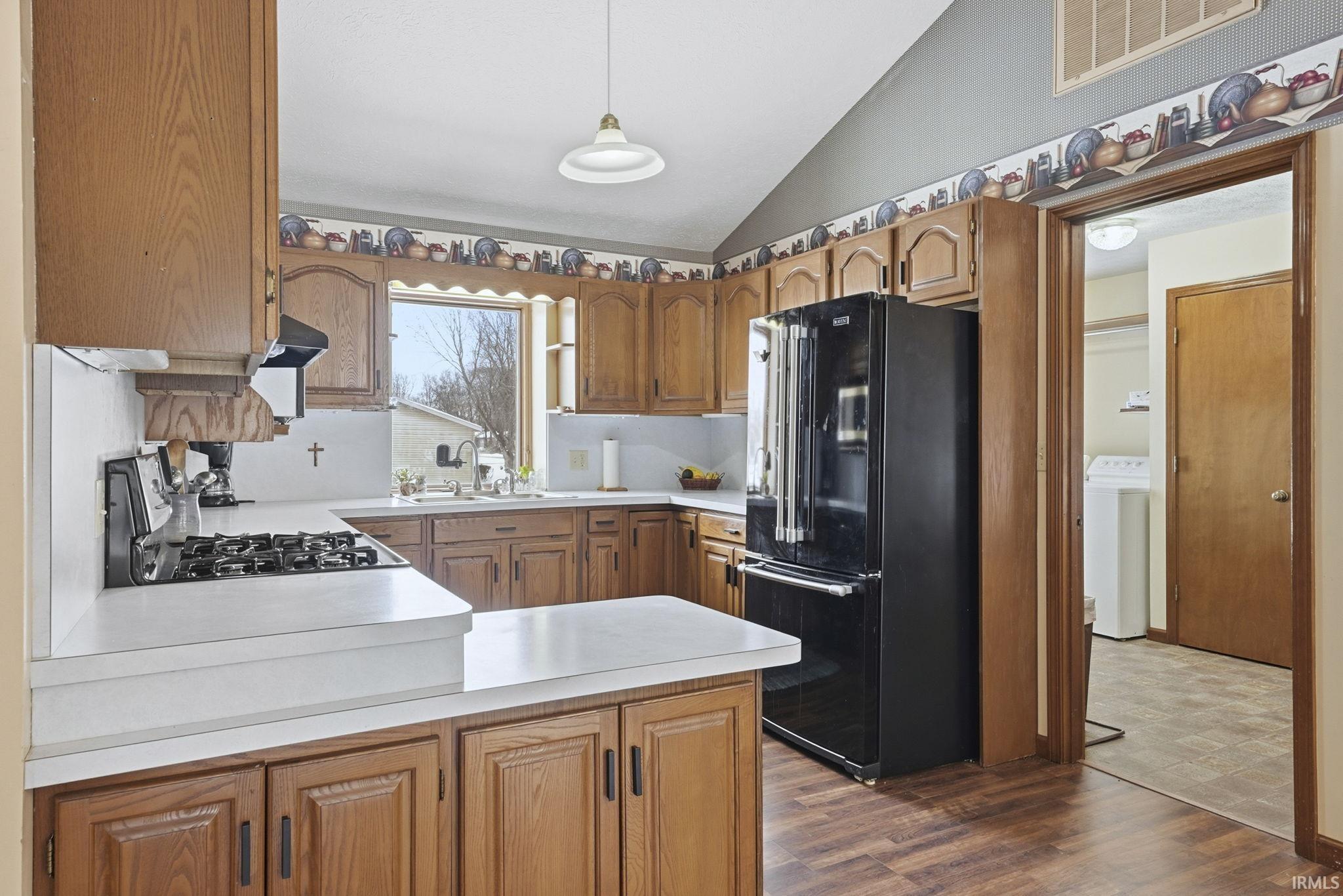 Photo 9 of 2105 Oakwood Drive