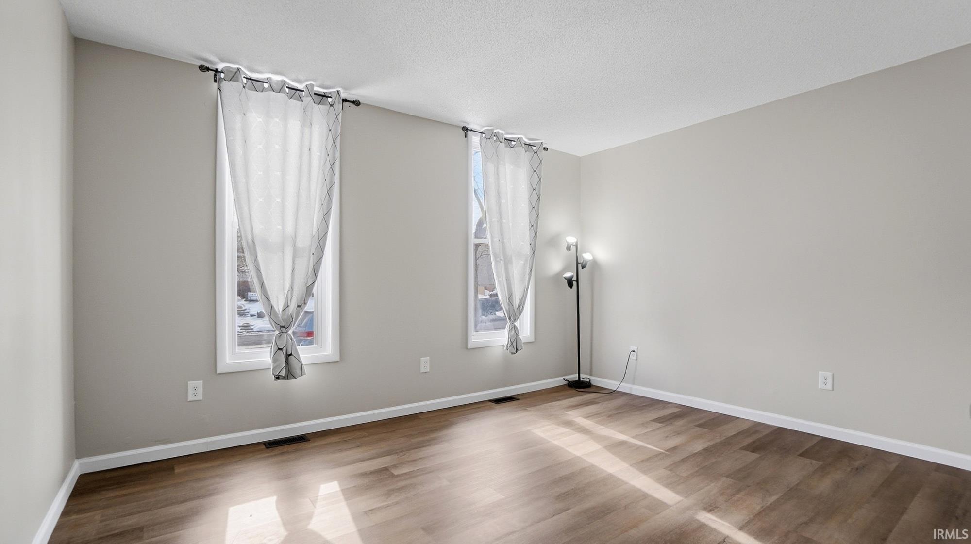 Photo 13 of 1225 E Lewis Street