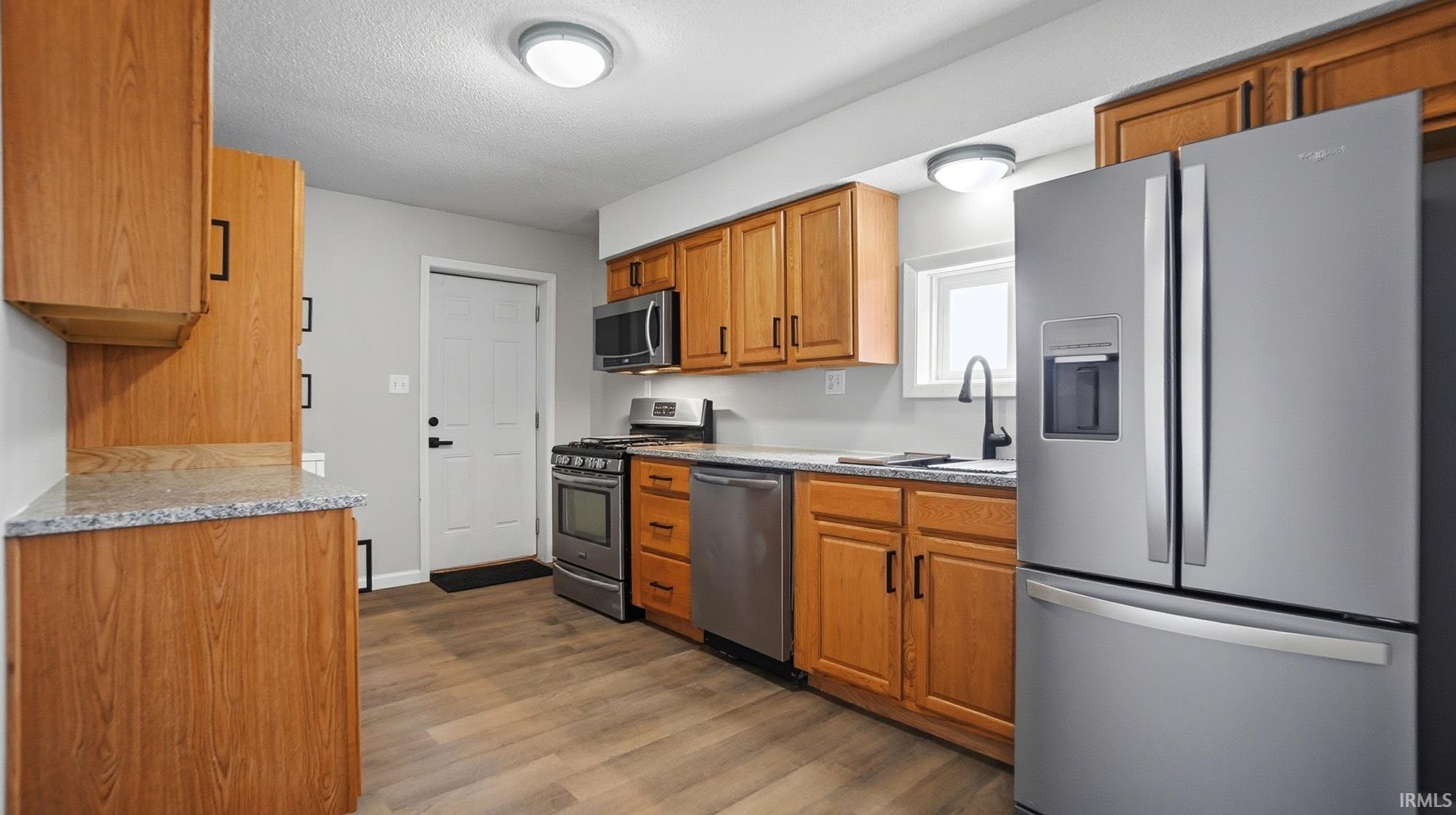 Photo 3 of 1225 E Lewis Street