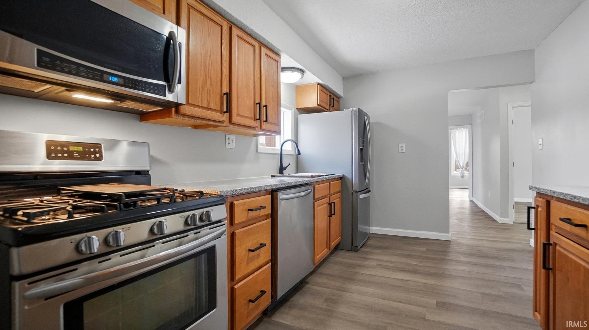 Photo 4 of 1225 E Lewis Street