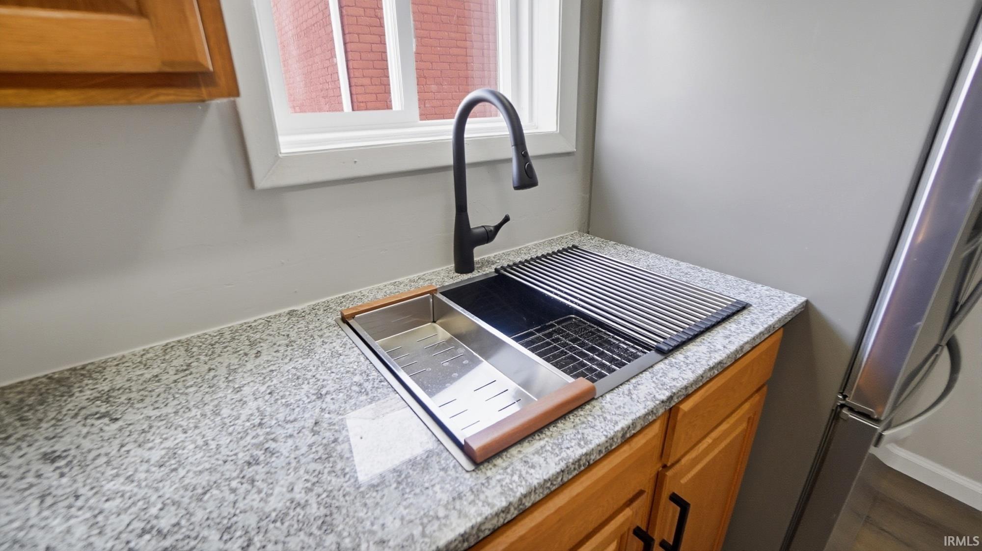 Photo 5 of 1225 E Lewis Street