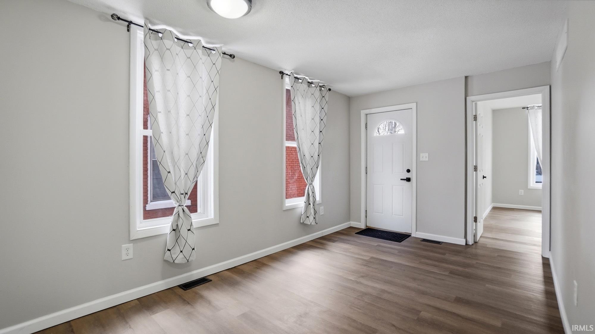 Photo 7 of 1225 E Lewis Street