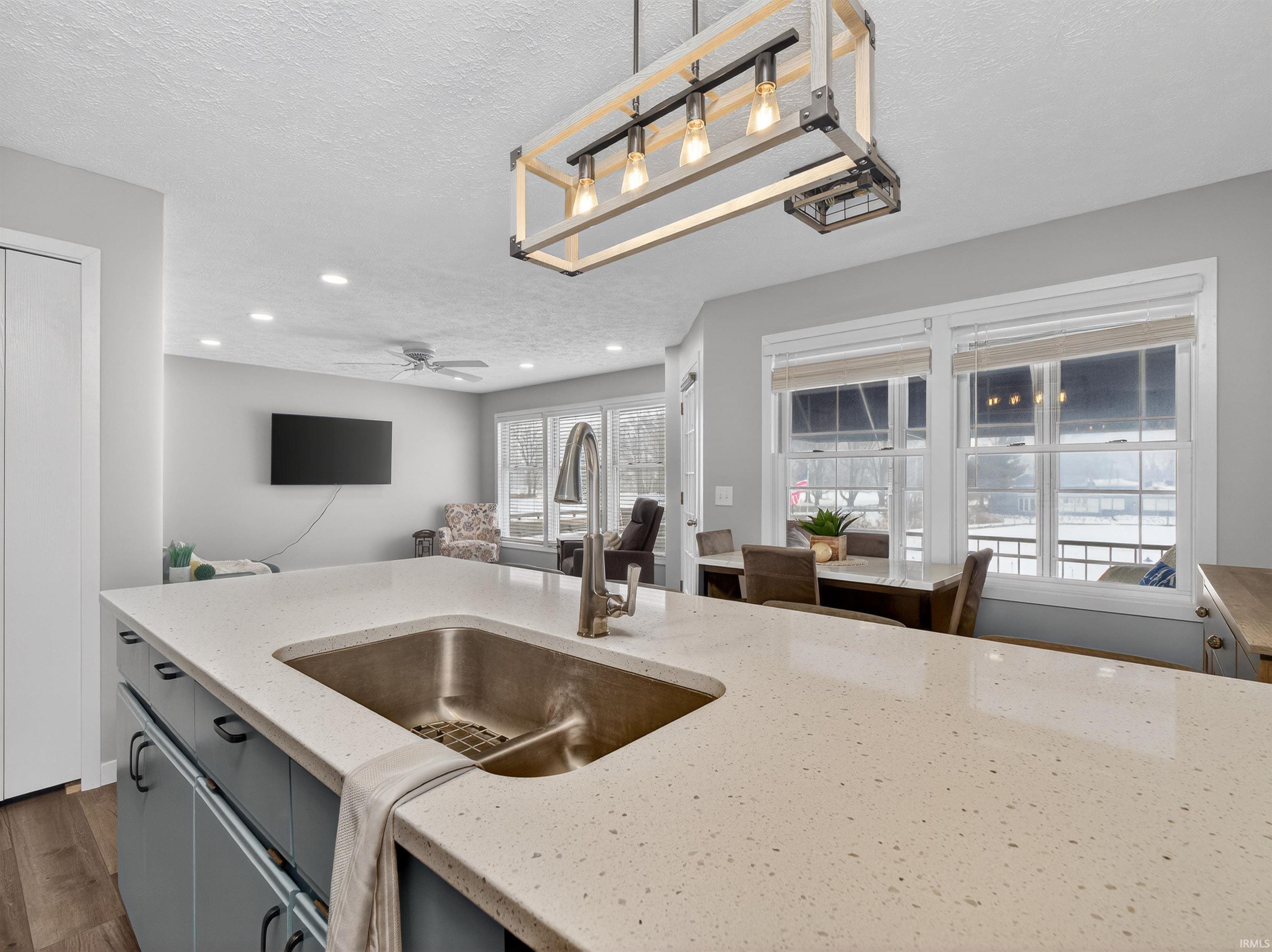 Photo 8 of 700 S Lakeside Drive