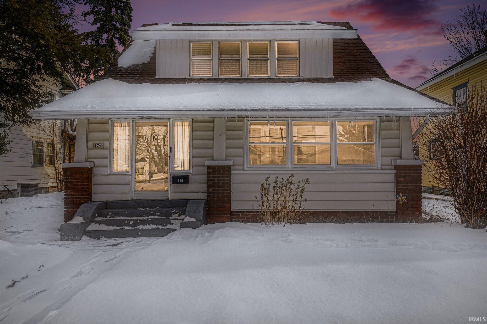 View of front of property featuring a porch