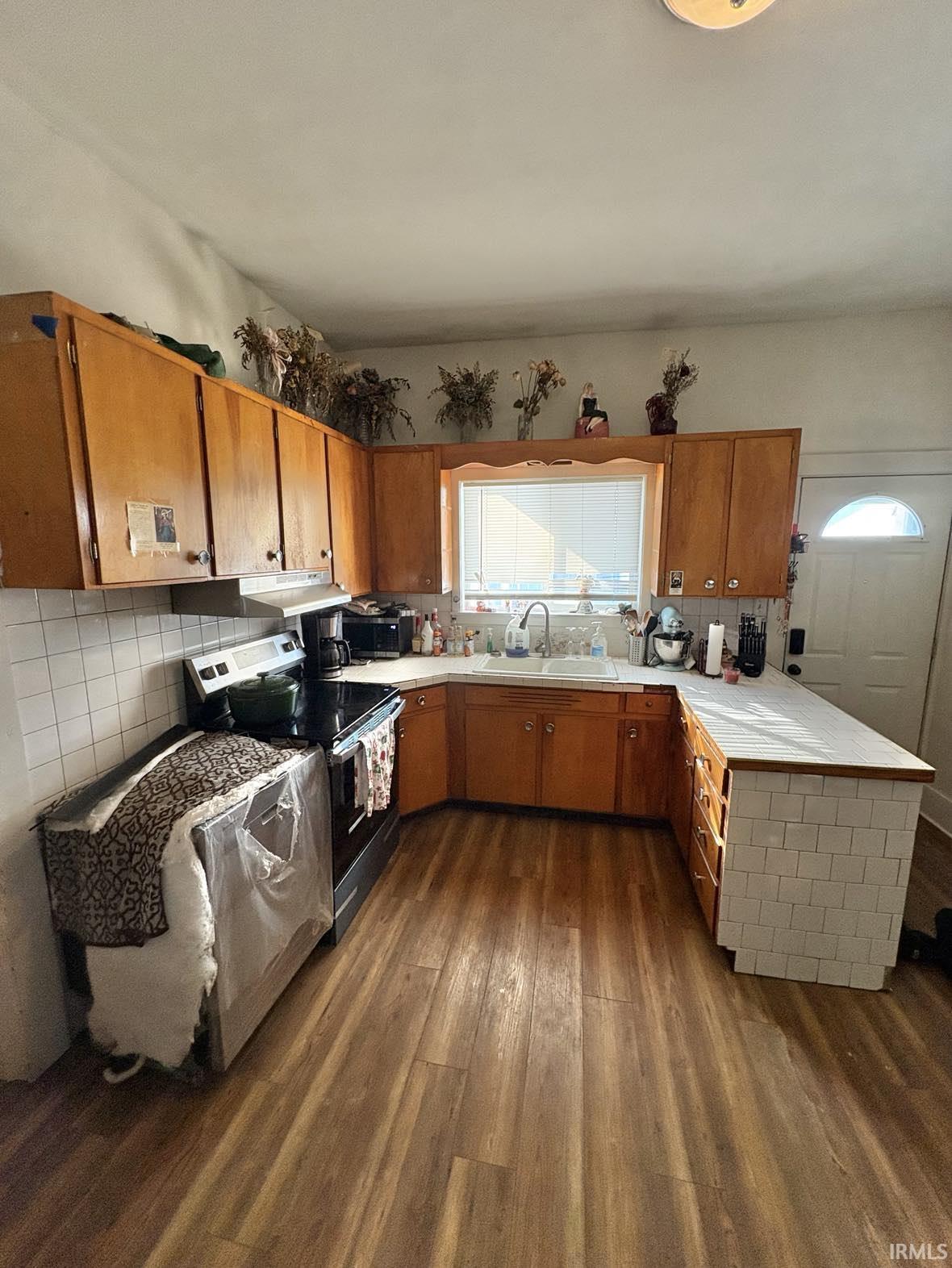 Photo 11 of 607 W Jefferson Street