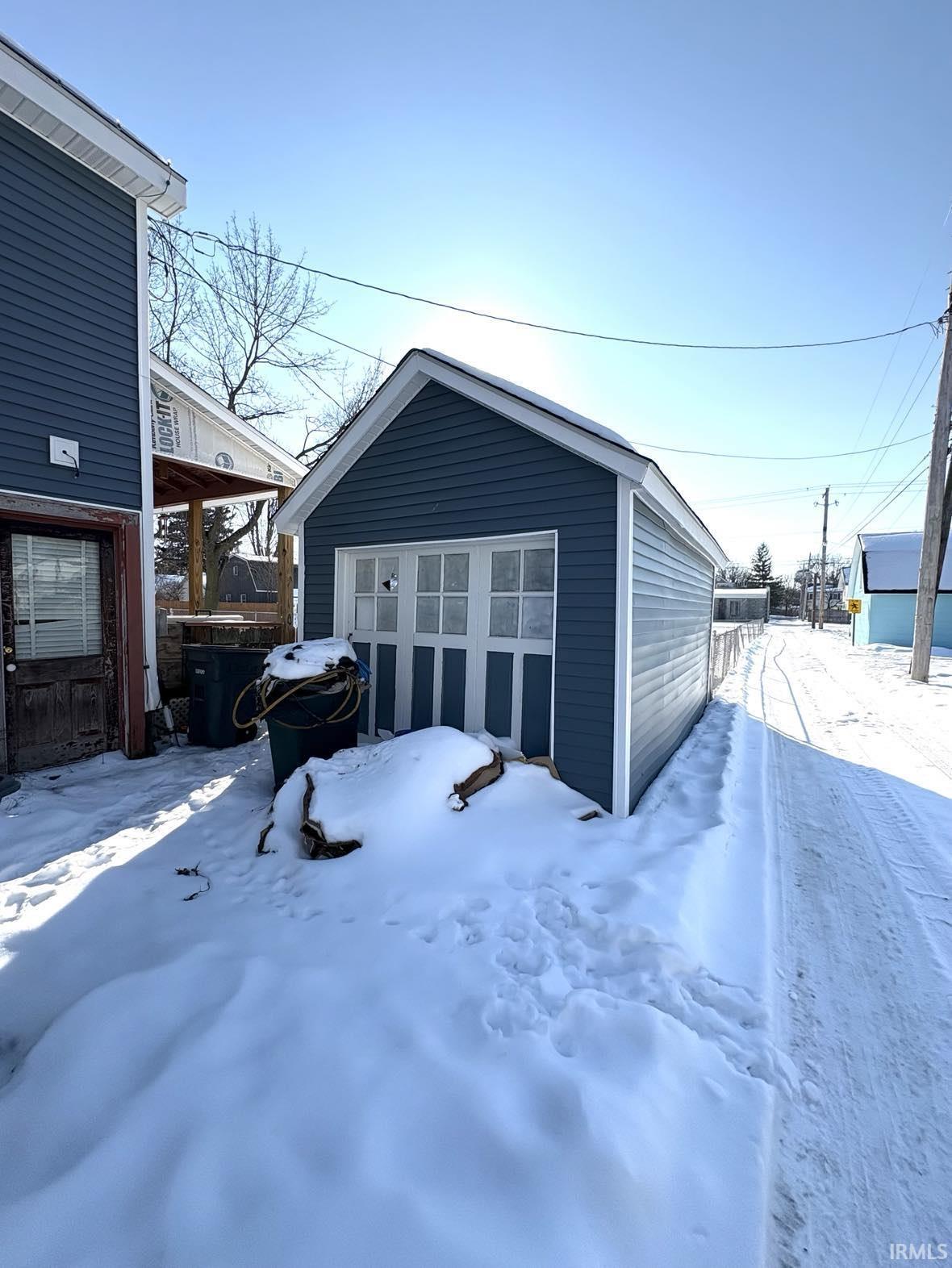 Photo 3 of 607 W Jefferson Street