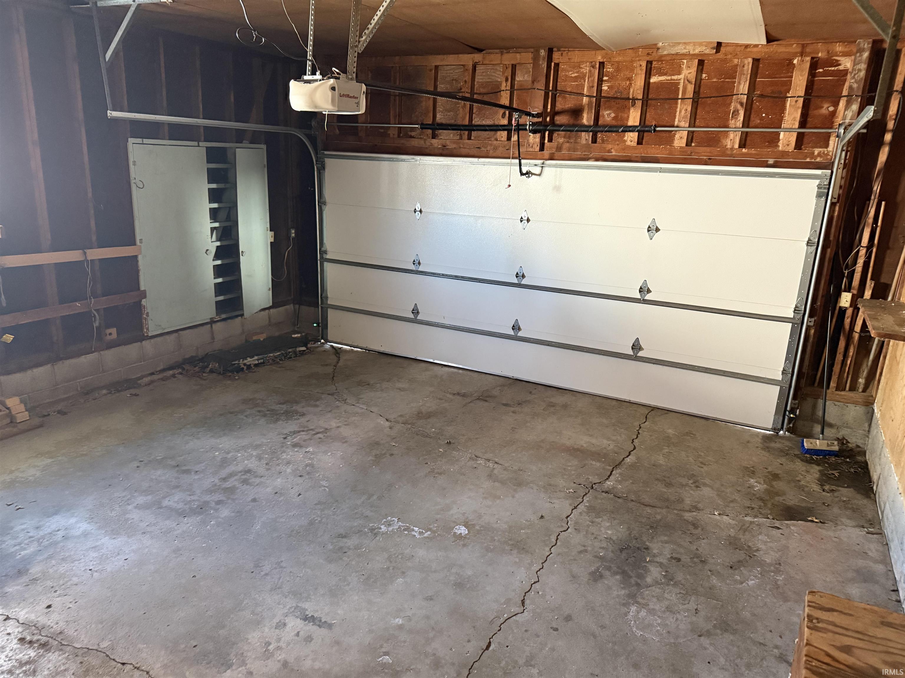 Homes for sale in Hartford City, IN | 303 Meadow Lane Lane, Hartford City, IN 47348 | MLS# 202604342