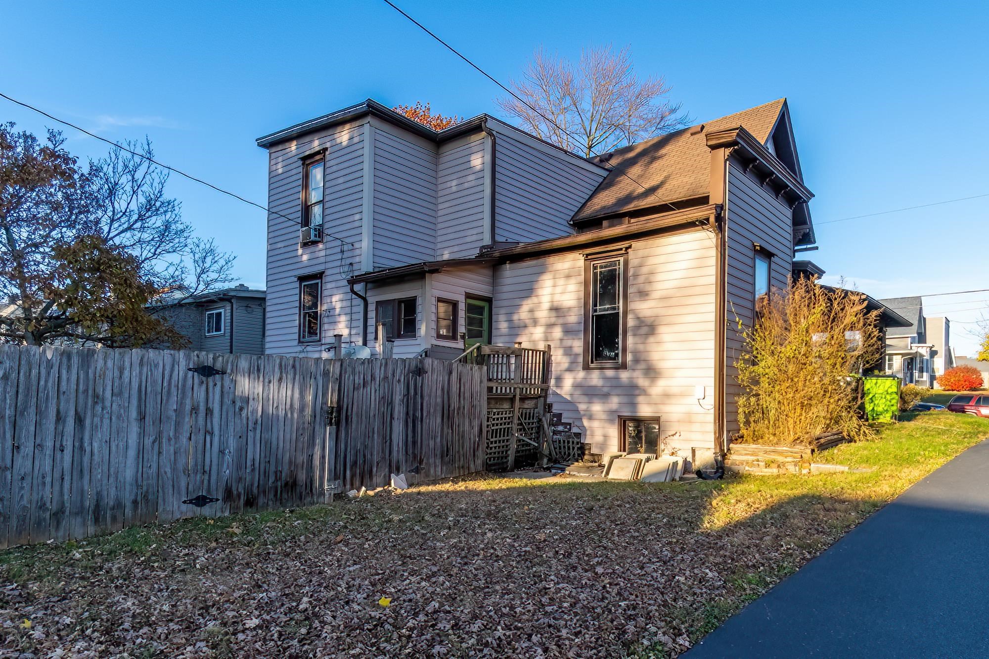 View of home's exterior