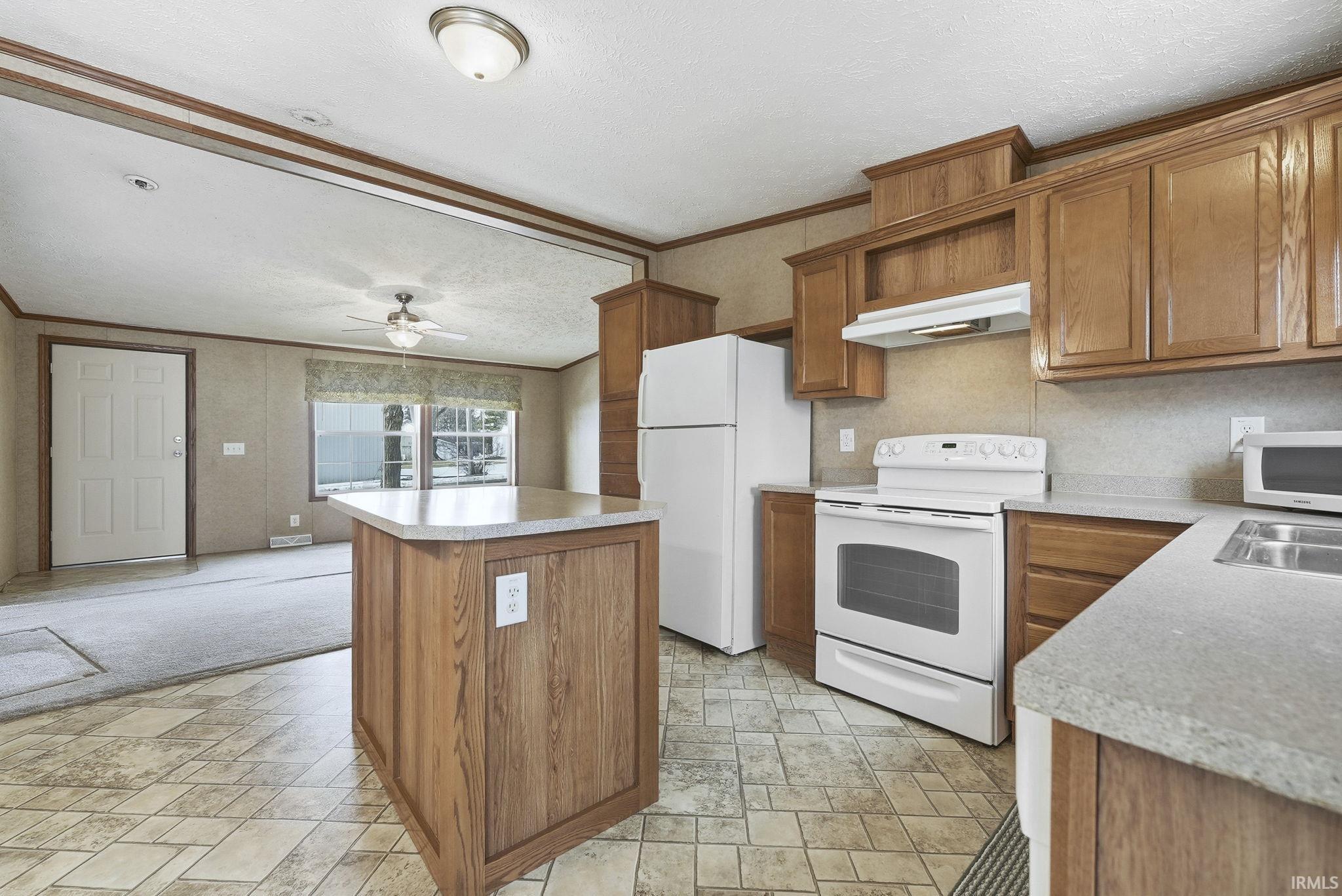 Photo 10 of 619 E 6th Street