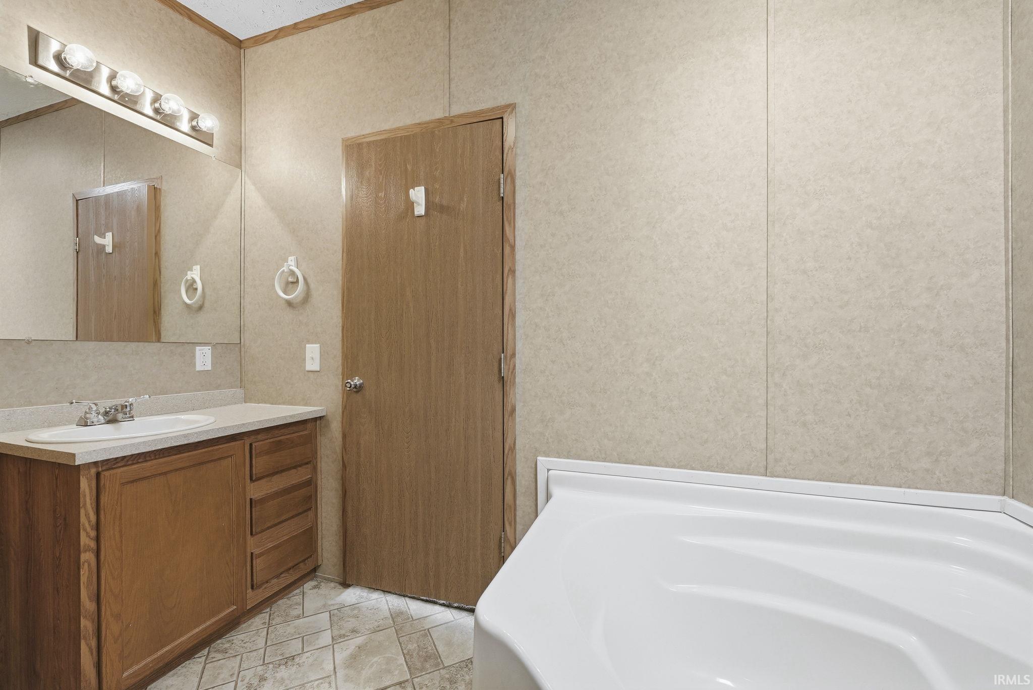 Photo 14 of 619 E 6th Street