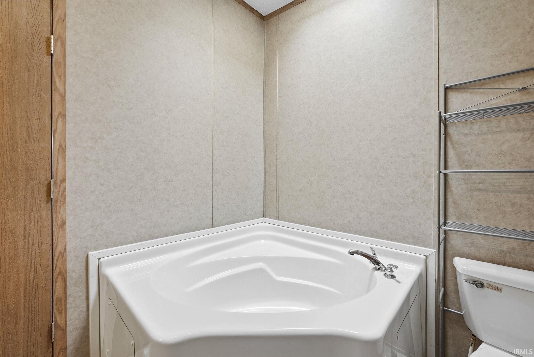 Photo 16 of 619 E 6th Street