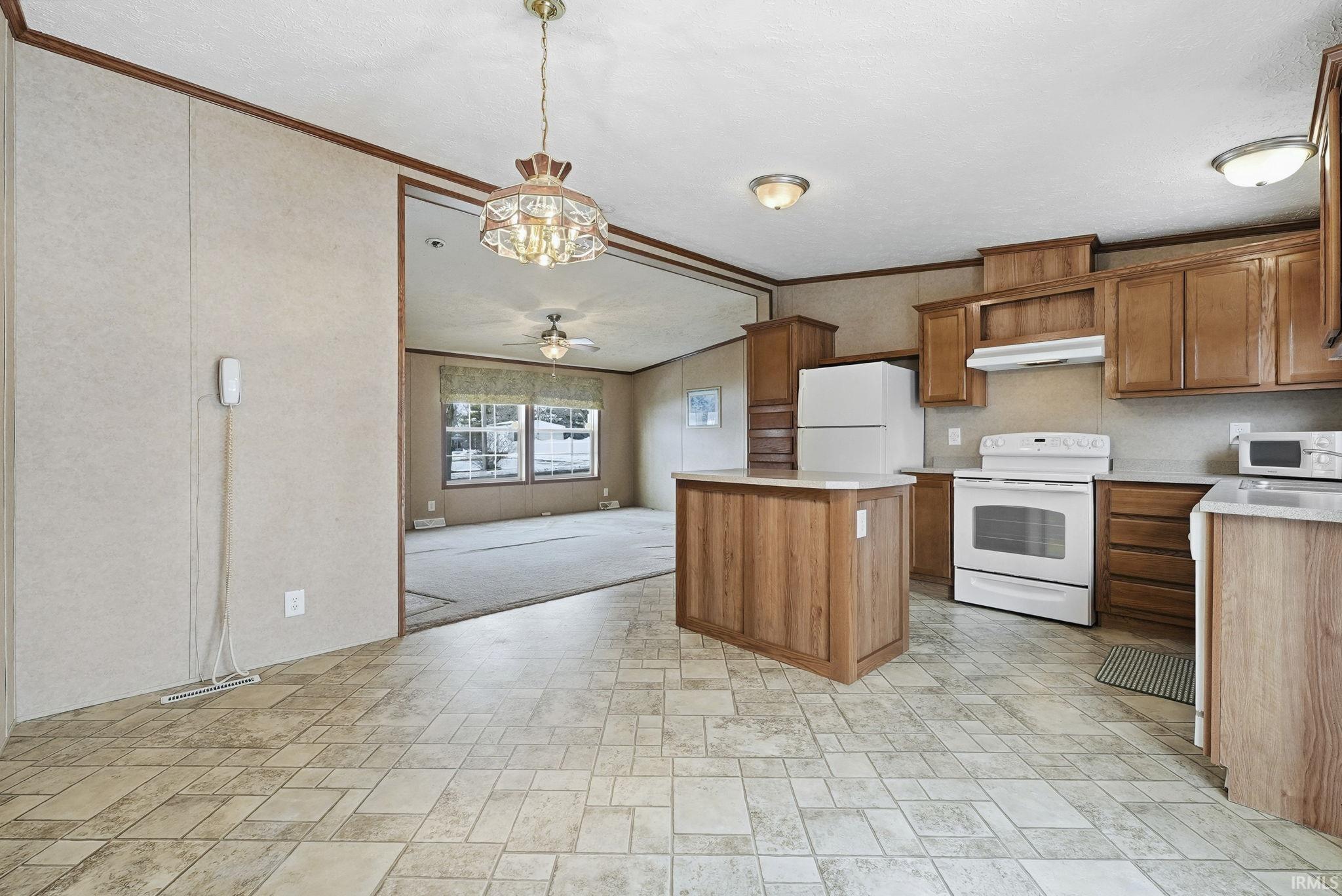 Photo 9 of 619 E 6th Street