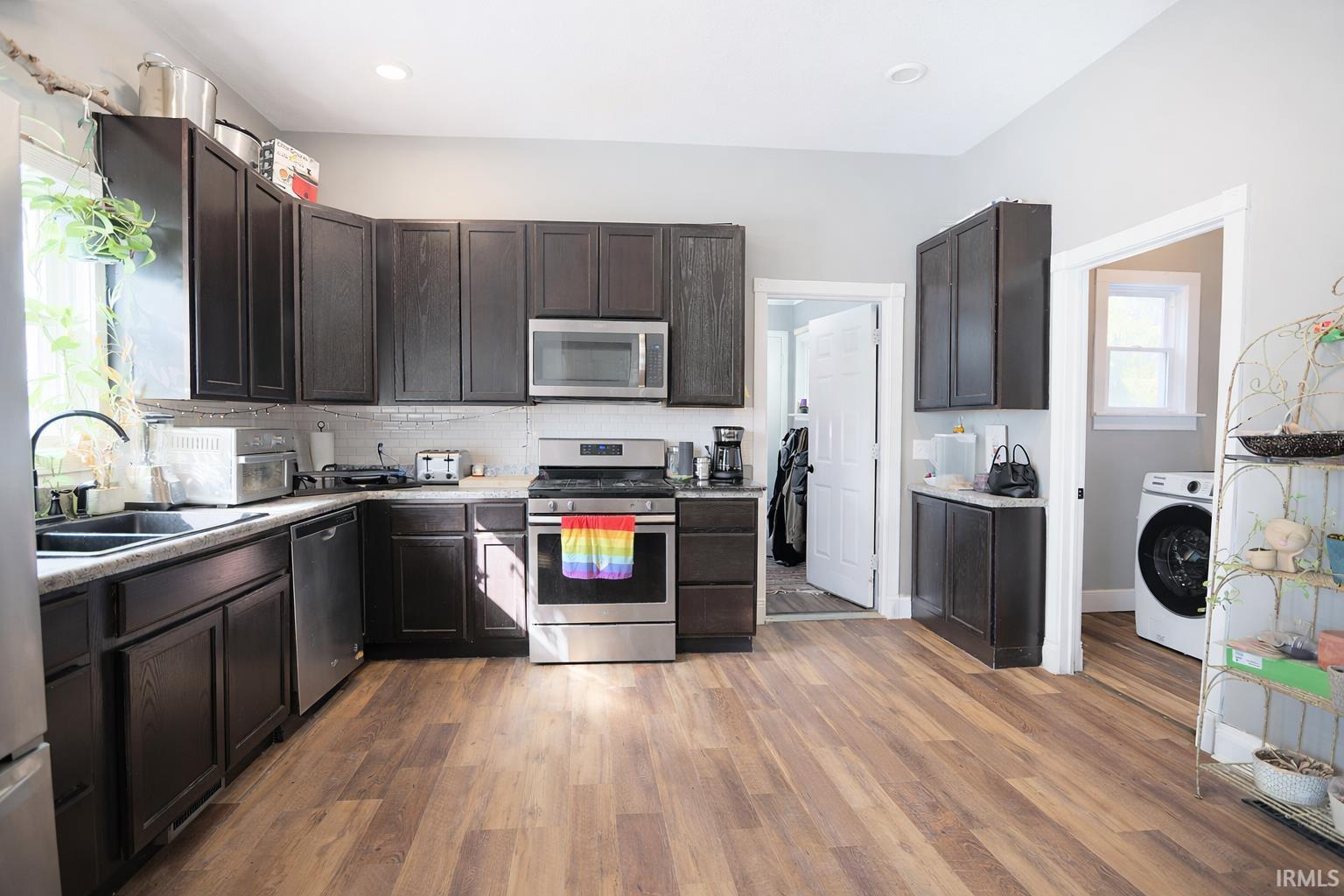 Photo 6 of 1025 Rivermet Avenue