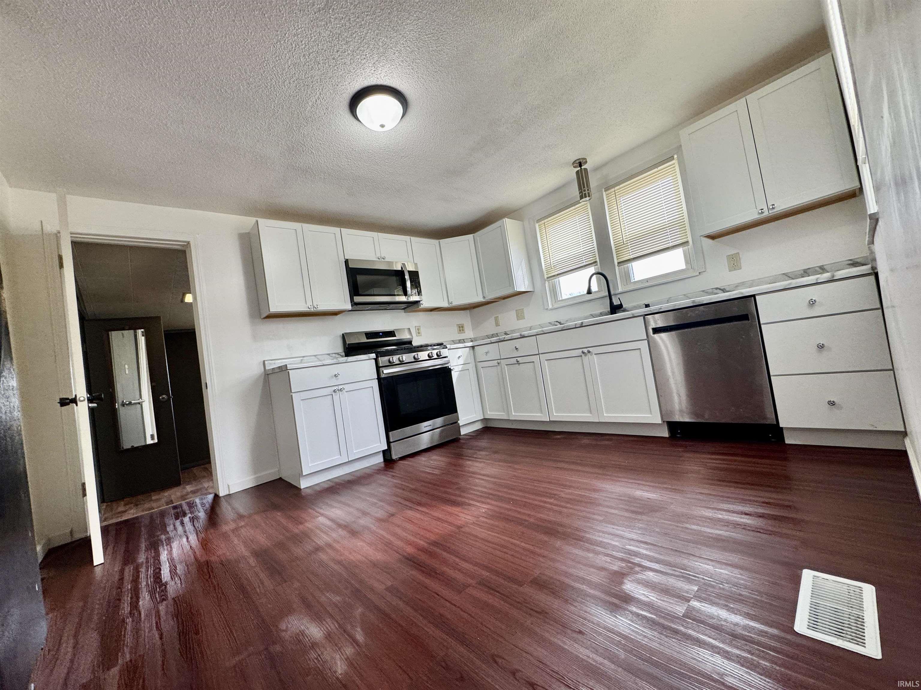 Homes for sale in Swayzee, IN | 203 E Lyons St, Swayzee, IN 46986 | MLS# 202604699