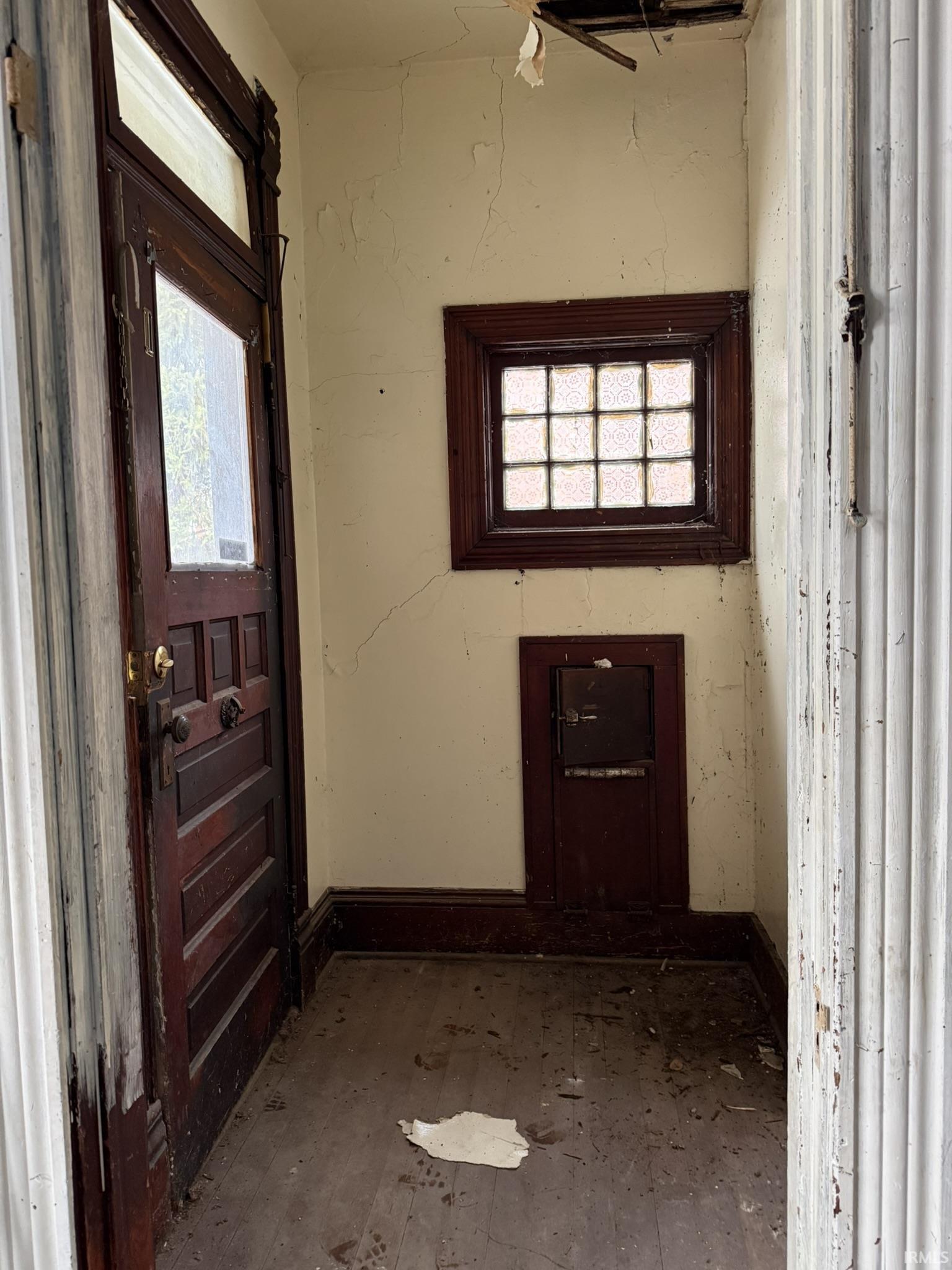 Entrance foyer featuring baseboards