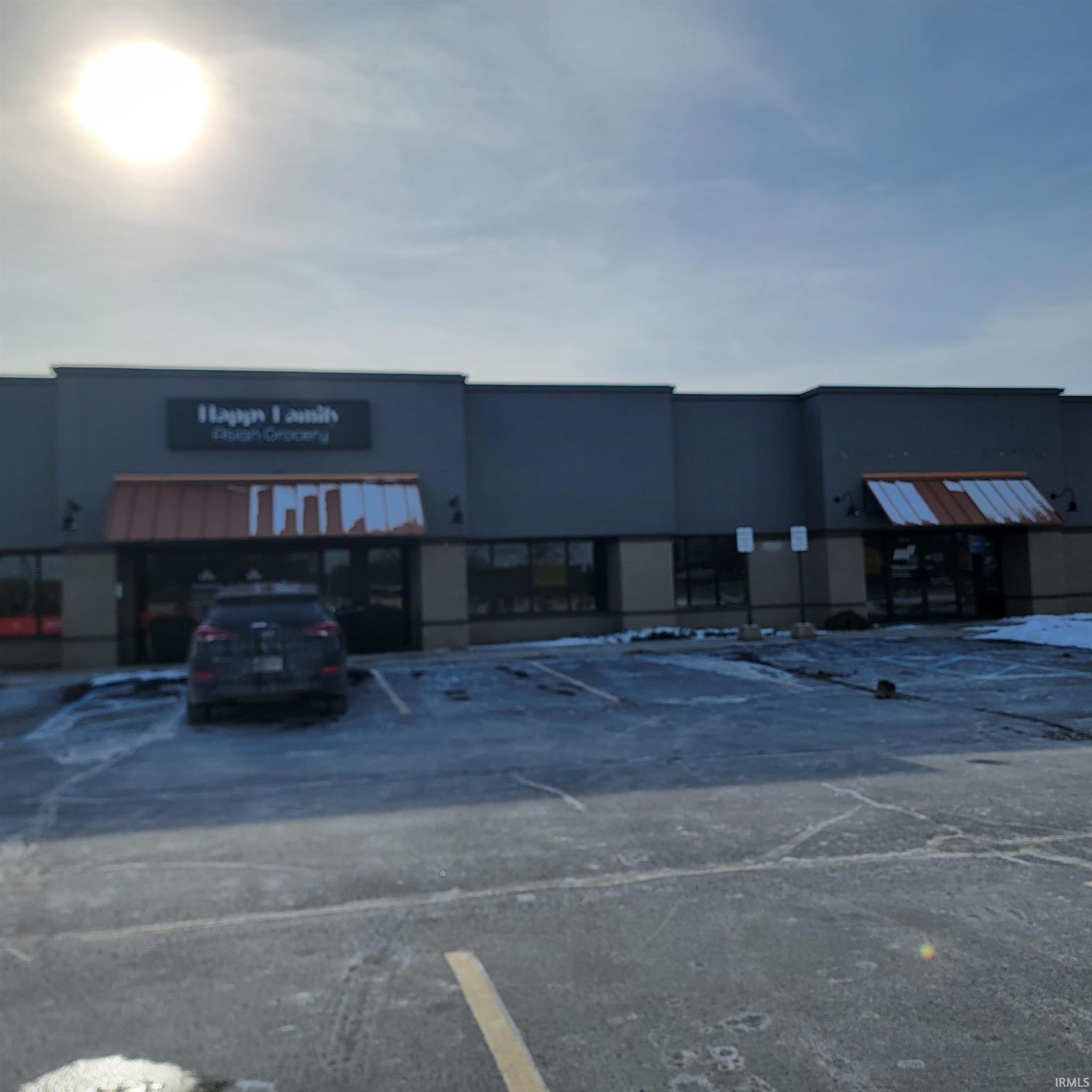 View of commercial location with uncovered parking