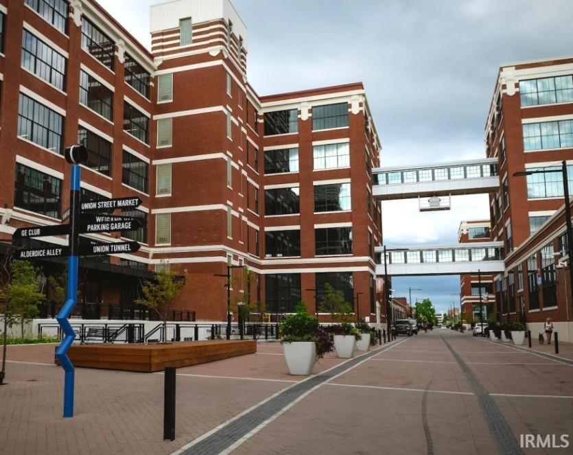 View of apartment building / complex