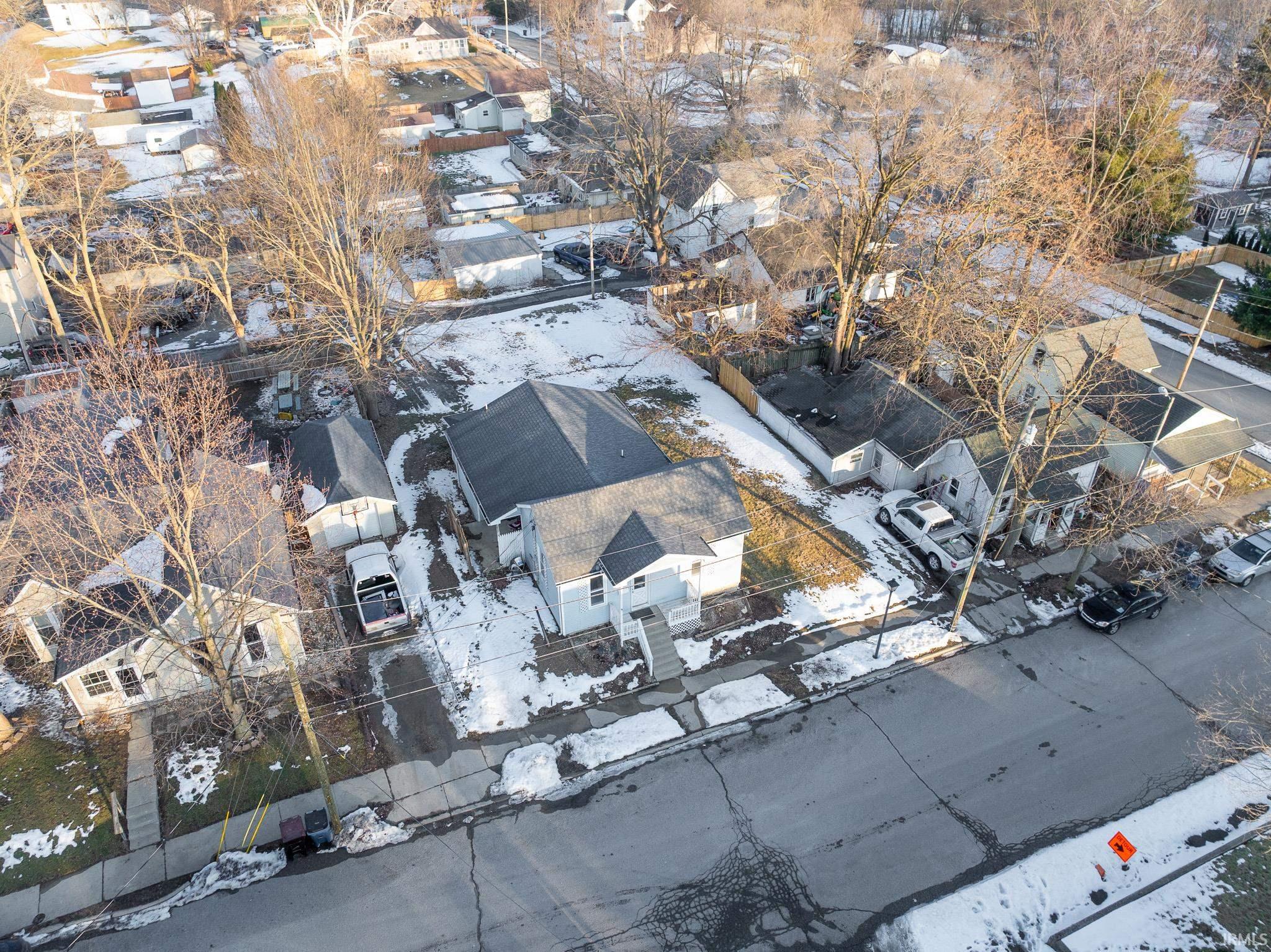 Snowy aerial view featuring a residential view