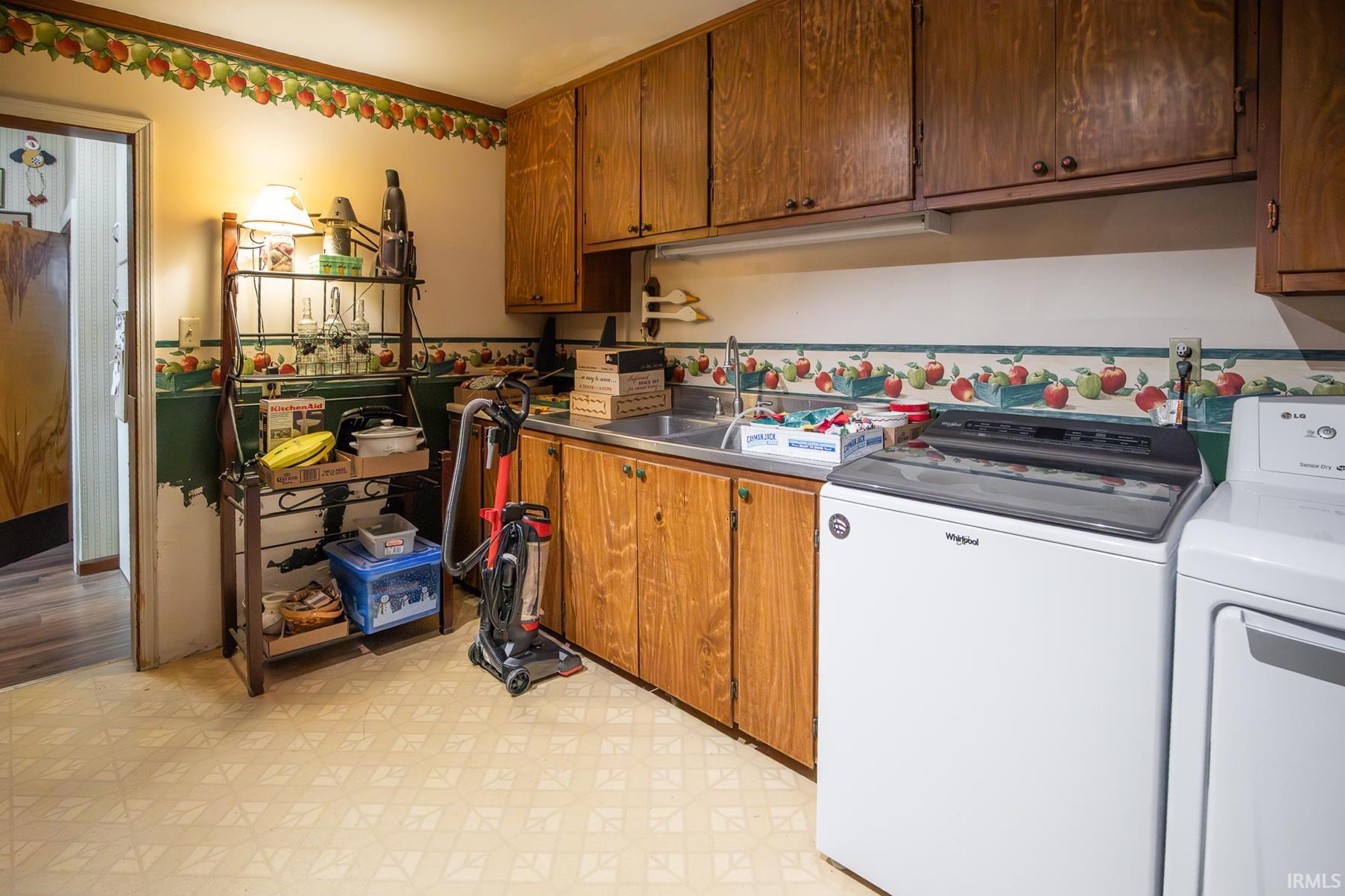 Photo 31 of 929 S Main Street