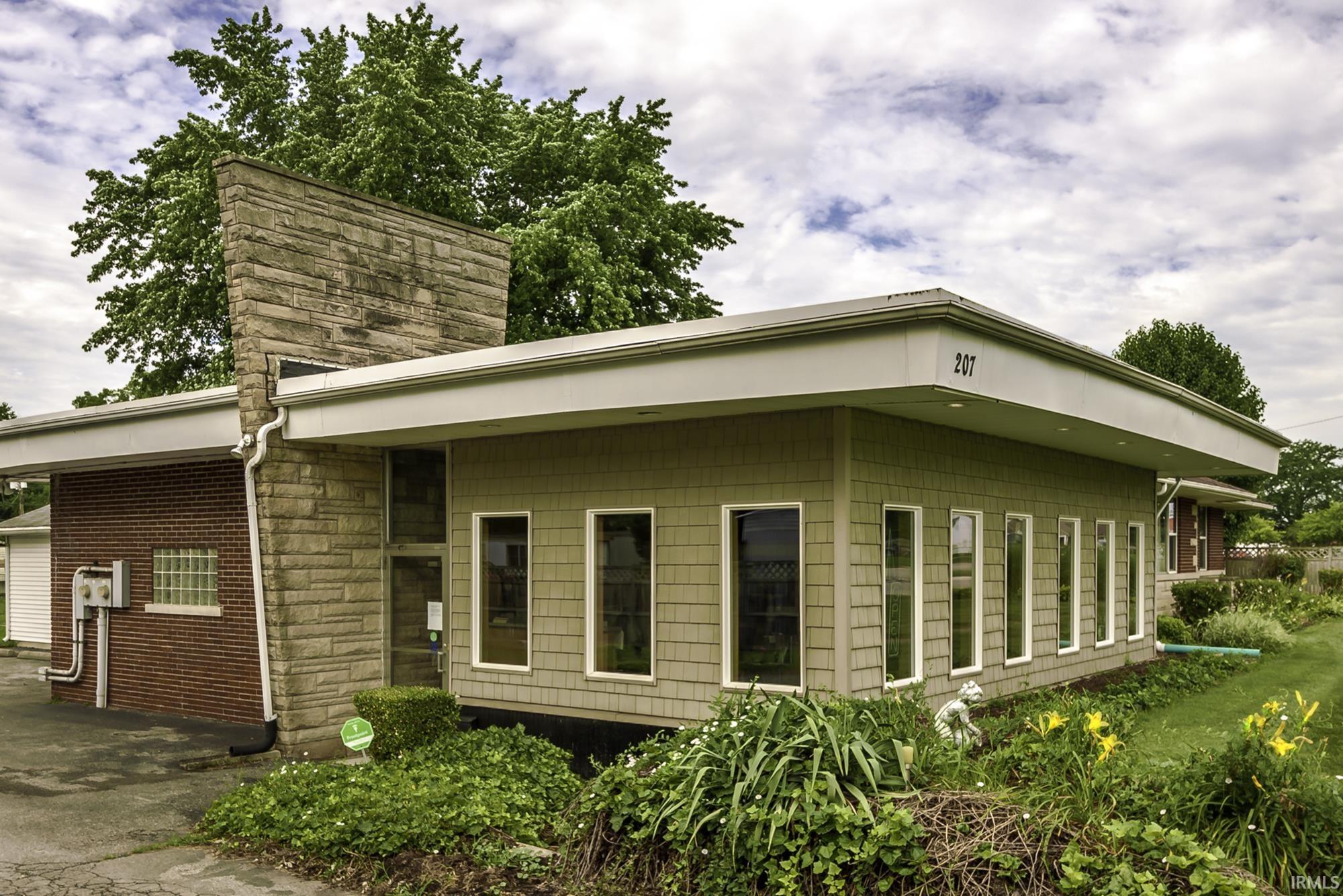 Photo 1 of 207 W Lincoln Highway