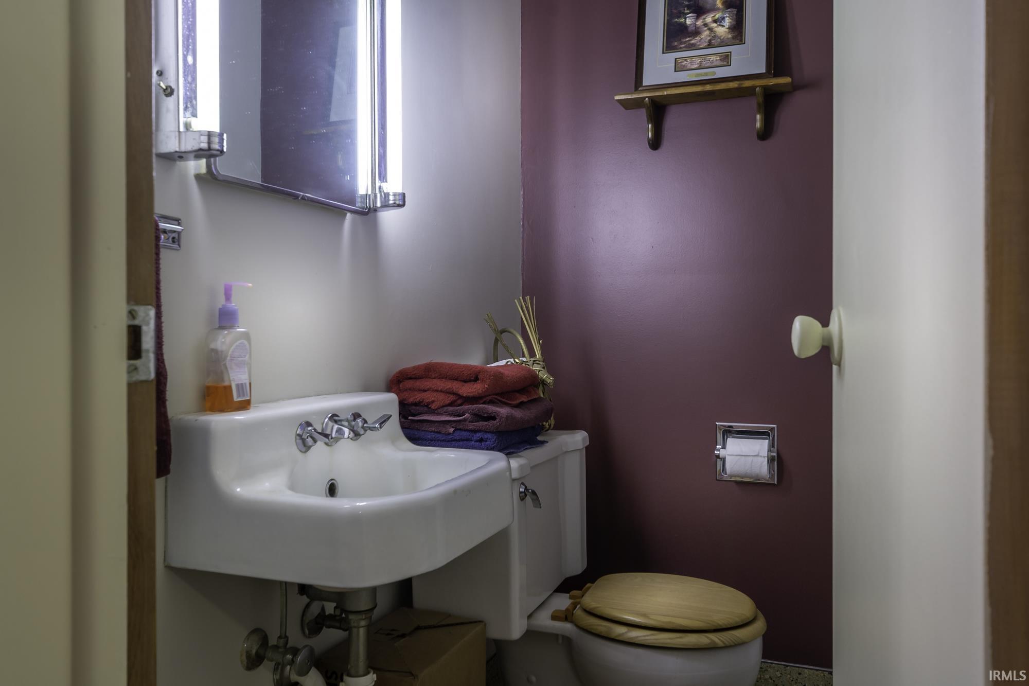 Photo 15 of 207 W Lincoln Highway