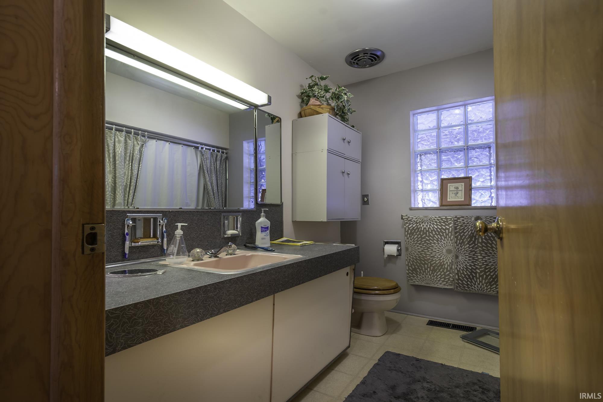 Photo 25 of 207 W Lincoln Highway